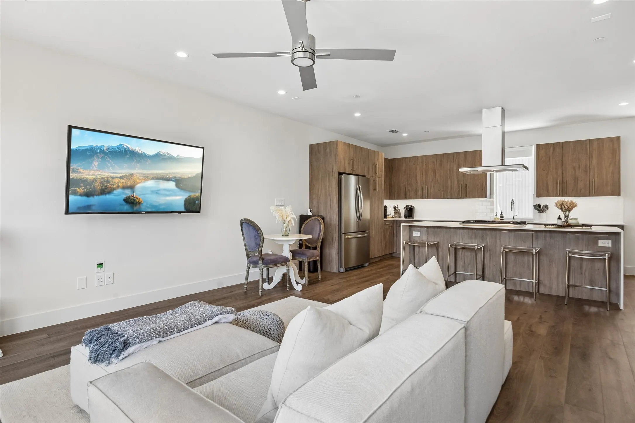 Condominium For Sale in Dallas County , 4726 Manett Street 103, Dallas, Texas 75204, 2 Bedroom, 3 Bathroom, 2 Garage spaces, 1,619 Sqft, built in 2019, mls#21373801, Real Estate Agent in Dallas, Homes For Sale in Dallas county, Homes For Sale in Dallas, Realtor in Dallas Texas, Real Estate Brokerage Independent Realty Texas, Luminita Cordes Realtor