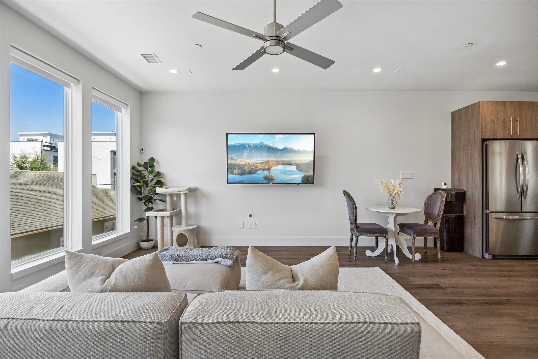 Condominium For Sale in Dallas County , 4726 Manett Street 103, Dallas, Texas 75204, 2 Bedroom, 3 Bathroom, 2 Garage spaces, 1,619 Sqft, built in 2019, mls#21373801, Real Estate Agent in Dallas, Homes For Sale in Dallas county, Homes For Sale in Dallas, Realtor in Dallas Texas, Real Estate Brokerage Independent Realty Texas, Luminita Cordes Realtor