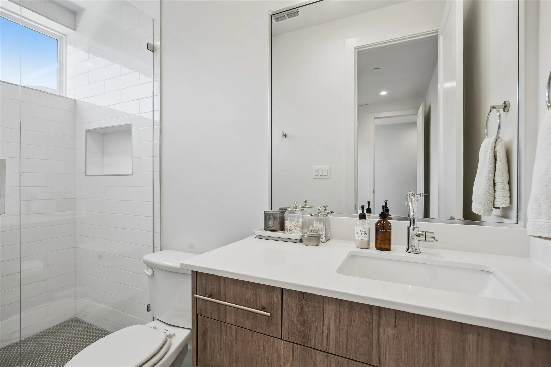 Condominium For Sale in Dallas County , 4726 Manett Street 103, Dallas, Texas 75204, 2 Bedroom, 3 Bathroom, 2 Garage spaces, 1,619 Sqft, built in 2019, mls#21373801, Real Estate Agent in Dallas, Homes For Sale in Dallas county, Homes For Sale in Dallas, Realtor in Dallas Texas, Real Estate Brokerage Independent Realty Texas, Luminita Cordes Realtor