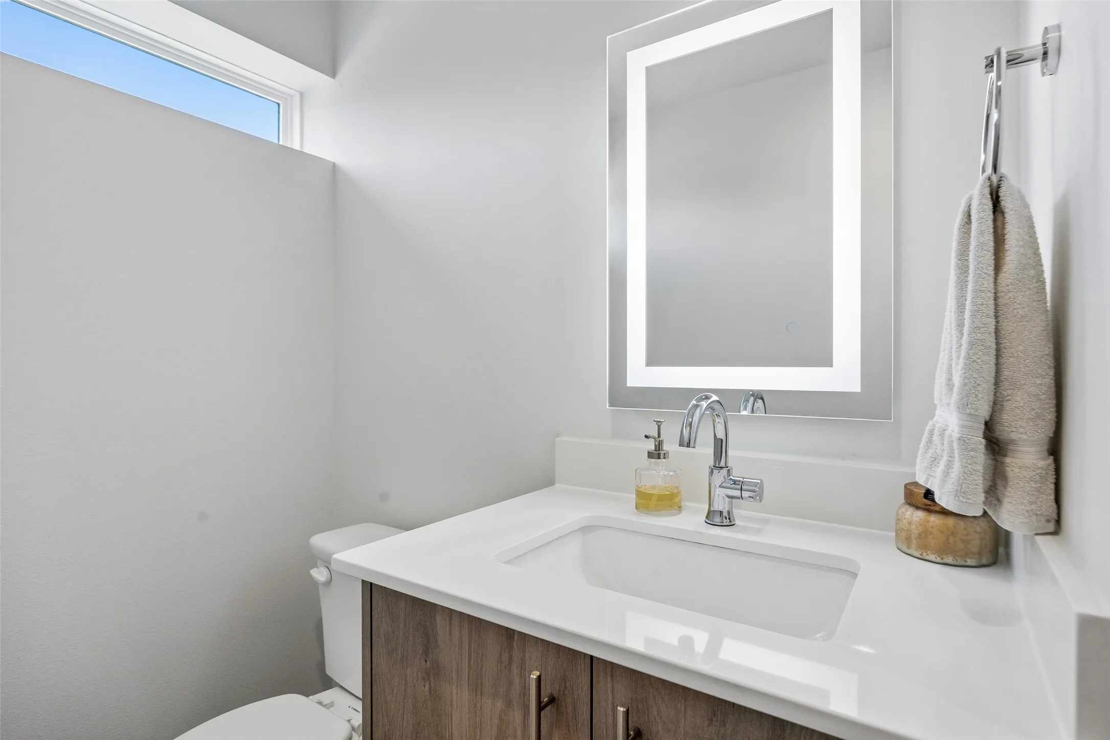 Condominium For Sale in Dallas County , 4726 Manett Street 103, Dallas, Texas 75204, 2 Bedroom, 3 Bathroom, 2 Garage spaces, 1,619 Sqft, built in 2019, mls#21373801, Real Estate Agent in Dallas, Homes For Sale in Dallas county, Homes For Sale in Dallas, Realtor in Dallas Texas, Real Estate Brokerage Independent Realty Texas, Luminita Cordes Realtor