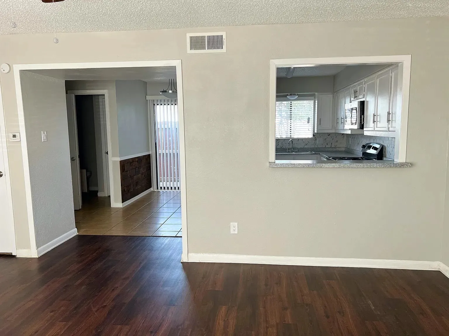 Condominium For Rent in Dallas County , 514 E Belt Line Road A5, De Soto, Texas 75115, 2 Bedroom, 2 Bathroom, Garage spaces, 1,106 Sqft, built in 1983, mls#21373611, Real Estate Agent in De Soto, Homes For Rent in Dallas county, Homes For Rent in De Soto, Realtor in De Soto Texas, Real Estate Brokerage Independent Realty Texas, Luminita Cordes Realtor