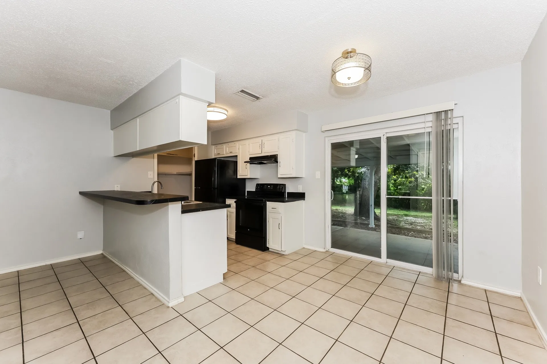 Single Family Residence For Rent in Dallas County , 738 Lisa Lane, Cedar Hill, Texas 75104, 3 Bedroom, 2 Bathroom, 1 Garage spaces, 1,110 Sqft, built in 1972, mls#21373804, Real Estate Agent in Cedar Hill, Homes For Rent in Dallas county, Homes For Rent in Cedar Hill, Realtor in Cedar Hill Texas, Real Estate Brokerage Independent Realty Texas, Luminita Cordes Realtor