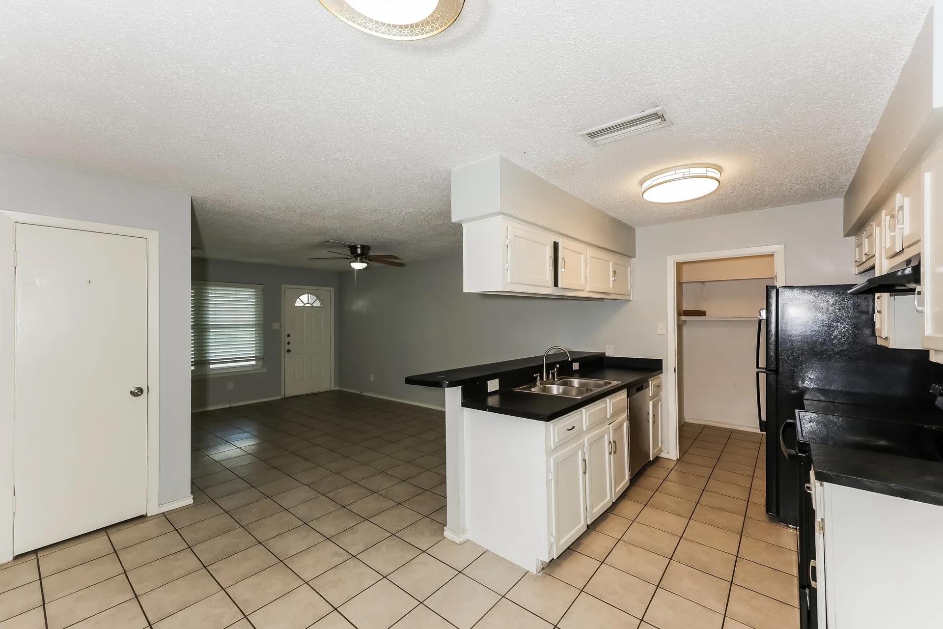 Single Family Residence For Rent in Dallas County , 738 Lisa Lane, Cedar Hill, Texas 75104, 3 Bedroom, 2 Bathroom, 1 Garage spaces, 1,110 Sqft, built in 1972, mls#21373804, Real Estate Agent in Cedar Hill, Homes For Rent in Dallas county, Homes For Rent in Cedar Hill, Realtor in Cedar Hill Texas, Real Estate Brokerage Independent Realty Texas, Luminita Cordes Realtor