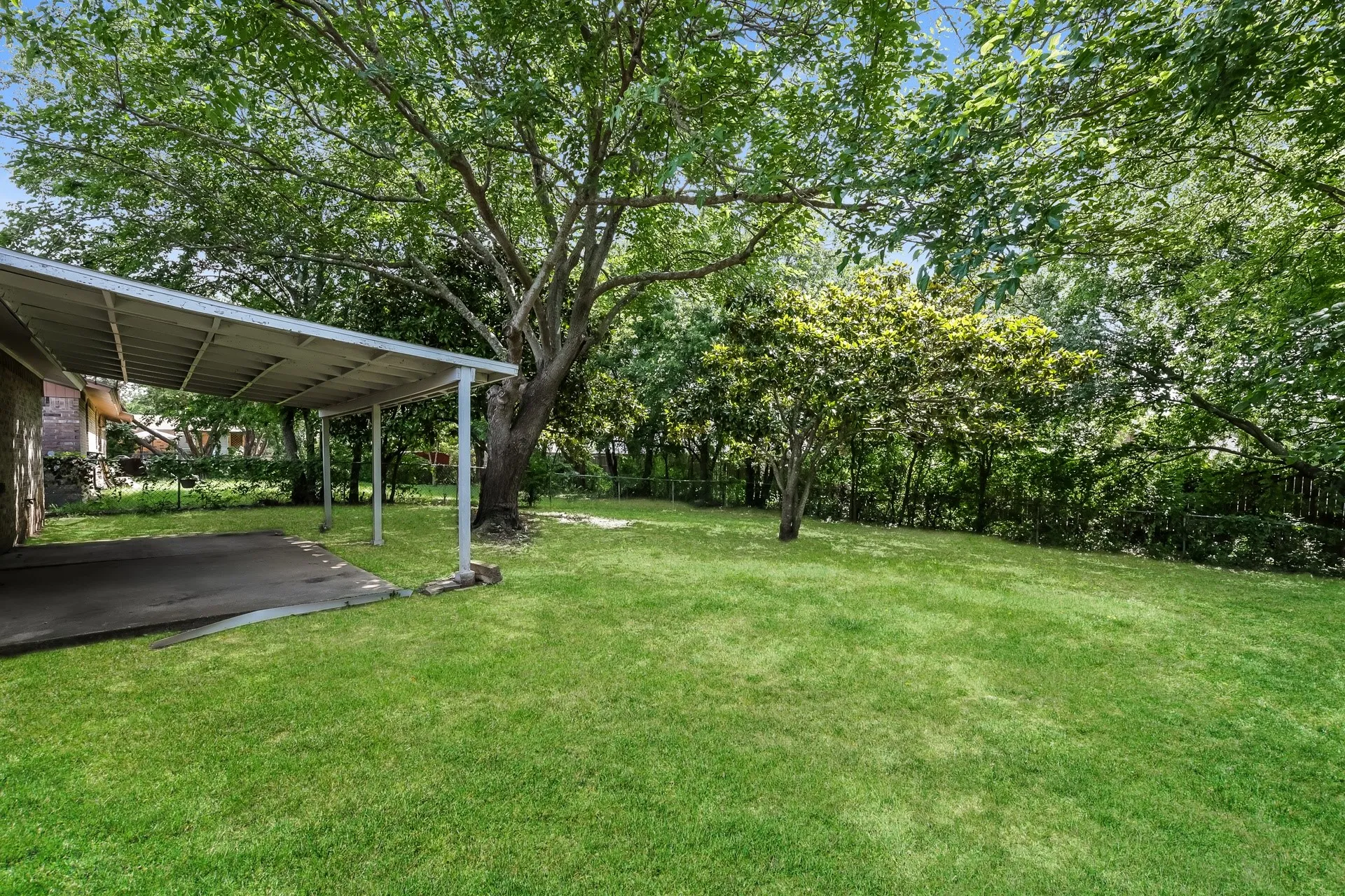 Single Family Residence For Rent in Dallas County , 738 Lisa Lane, Cedar Hill, Texas 75104, 3 Bedroom, 2 Bathroom, 1 Garage spaces, 1,110 Sqft, built in 1972, mls#21373804, Real Estate Agent in Cedar Hill, Homes For Rent in Dallas county, Homes For Rent in Cedar Hill, Realtor in Cedar Hill Texas, Real Estate Brokerage Independent Realty Texas, Luminita Cordes Realtor