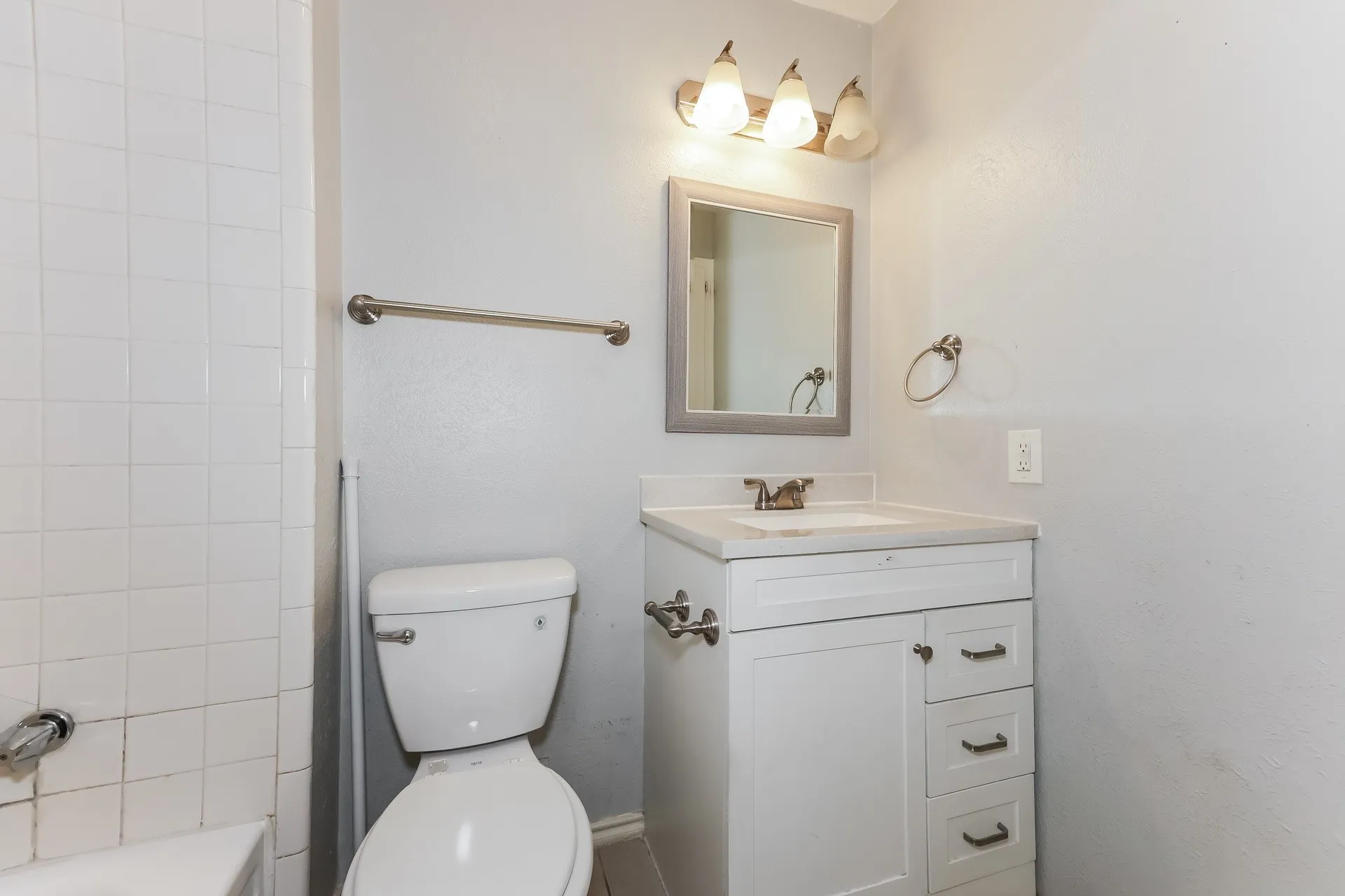 Single Family Residence For Rent in Dallas County , 738 Lisa Lane, Cedar Hill, Texas 75104, 3 Bedroom, 2 Bathroom, 1 Garage spaces, 1,110 Sqft, built in 1972, mls#21373804, Real Estate Agent in Cedar Hill, Homes For Rent in Dallas county, Homes For Rent in Cedar Hill, Realtor in Cedar Hill Texas, Real Estate Brokerage Independent Realty Texas, Luminita Cordes Realtor