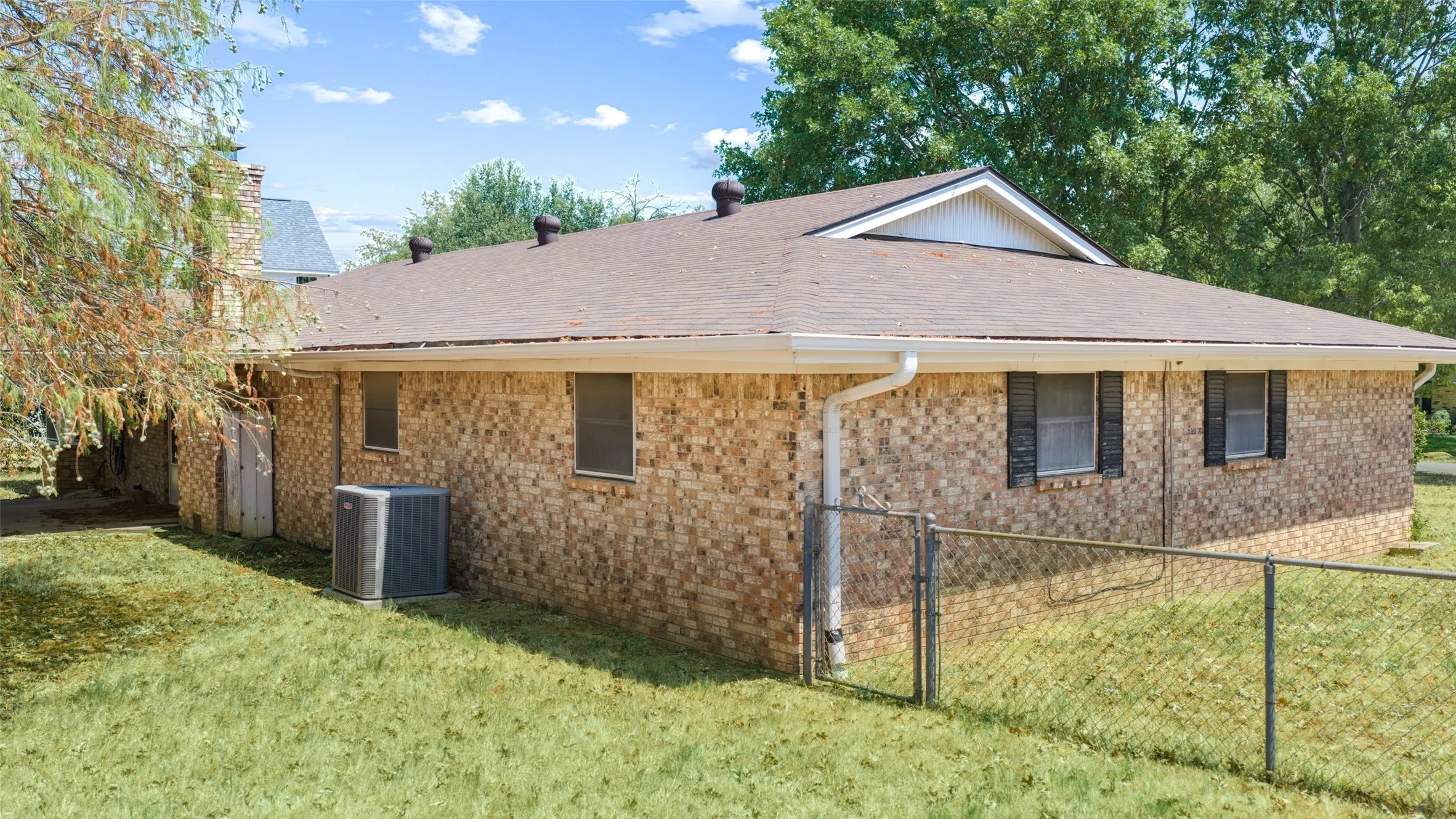 Single Family Residence For Sale in Tarrant County , 7108 Jo Will Street, Colleyville, Texas 76034, 3 Bedroom, 2 Bathroom, 2 Garage spaces, 1,795 Sqft, built in 1976, mls#21368314, Real Estate Agent in Colleyville, Homes For Sale in Tarrant county, Homes For Sale in Colleyville, Realtor in Colleyville Texas, Real Estate Brokerage Independent Realty Texas, Luminita Cordes Realtor