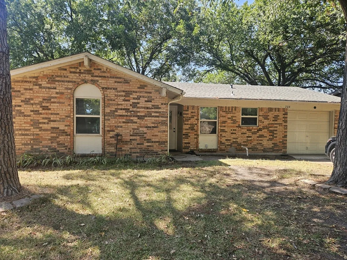 Single Family Residence For Rent in Collin County , 204 Duncan Way, Wylie, Texas 75098, 3 Bedroom, 2 Bathroom, 1 Garage spaces, 963 Sqft, built in 1968, mls#21373806, Real Estate Agent in Wylie, Homes For Rent in Collin county, Homes For Rent in Wylie, Realtor in Wylie Texas, Real Estate Brokerage Independent Realty Texas, Luminita Cordes Realtor