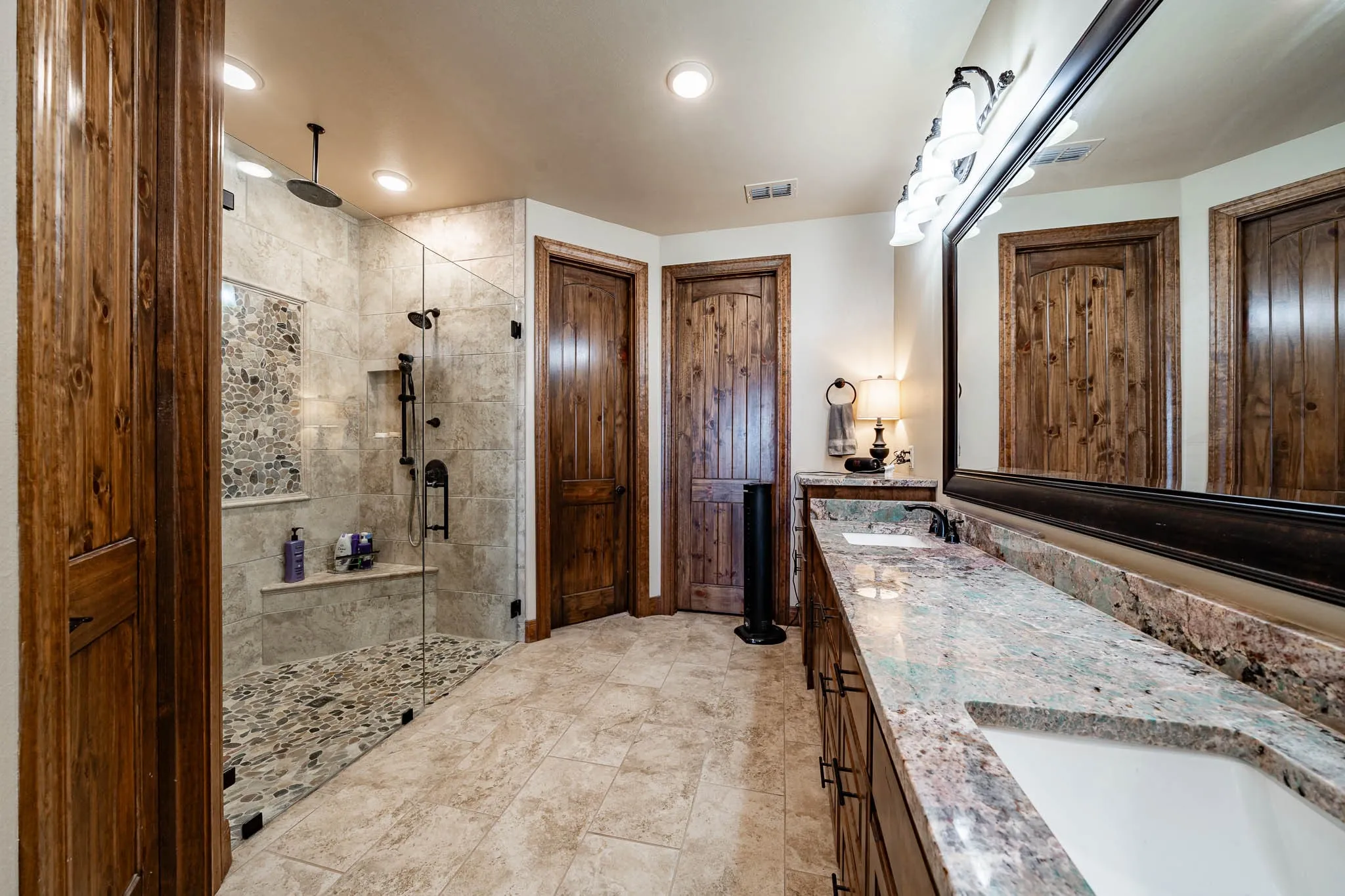 Single Family Residence For Sale in Taylor County , 1032 Braune Road, Abilene, Texas 79603, 3 Bedroom, 3 Bathroom, 3 Garage spaces, 2,922 Sqft, built in 2019, mls#21373815, Real Estate Agent in Abilene, Homes For Sale in Taylor county, Homes For Sale in Abilene, Realtor in Abilene Texas, Real Estate Brokerage Independent Realty Texas, Luminita Cordes Realtor