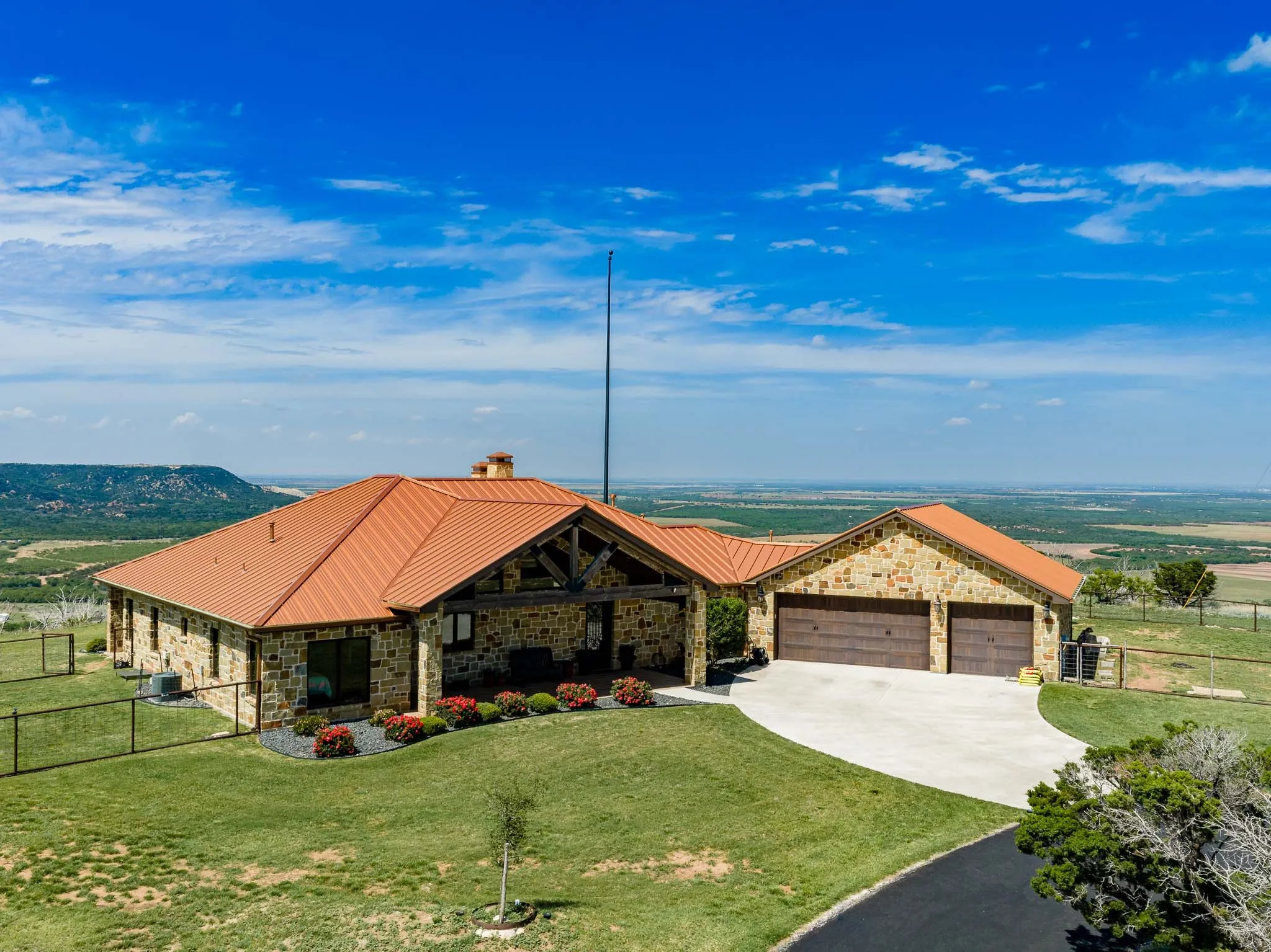 Single Family Residence For Sale in Taylor County , 1032 Braune Road, Abilene, Texas 79603, 3 Bedroom, 3 Bathroom, 3 Garage spaces, 2,922 Sqft, built in 2019, mls#21373815, Real Estate Agent in Abilene, Homes For Sale in Taylor county, Homes For Sale in Abilene, Realtor in Abilene Texas, Real Estate Brokerage Independent Realty Texas, Luminita Cordes Realtor