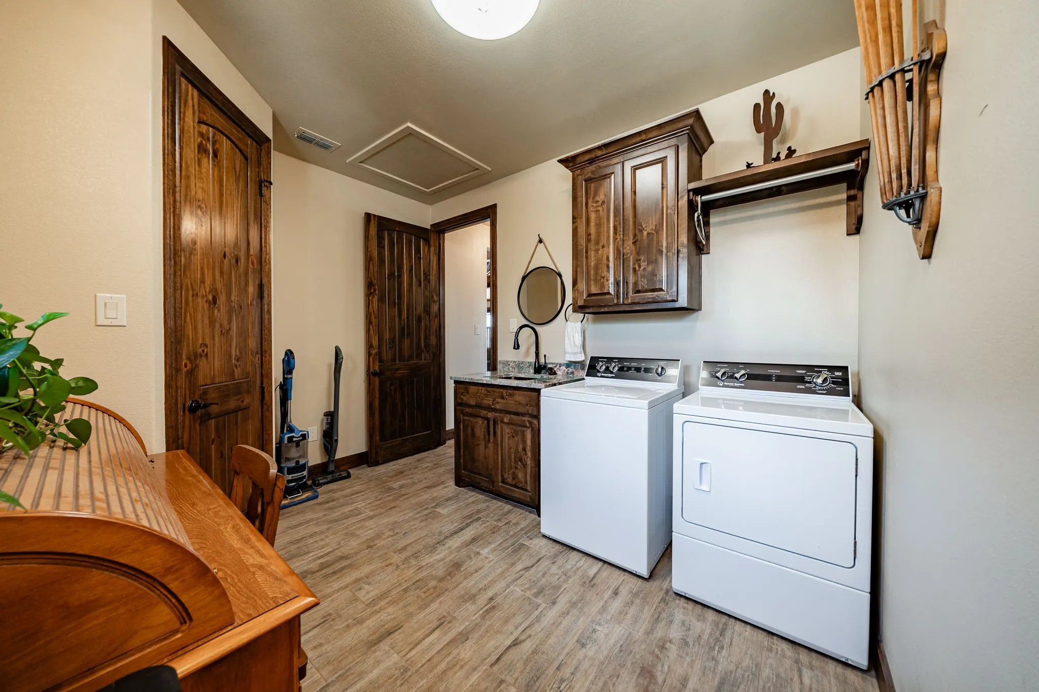 Single Family Residence For Sale in Taylor County , 1032 Braune Road, Abilene, Texas 79603, 3 Bedroom, 3 Bathroom, 3 Garage spaces, 2,922 Sqft, built in 2019, mls#21373815, Real Estate Agent in Abilene, Homes For Sale in Taylor county, Homes For Sale in Abilene, Realtor in Abilene Texas, Real Estate Brokerage Independent Realty Texas, Luminita Cordes Realtor