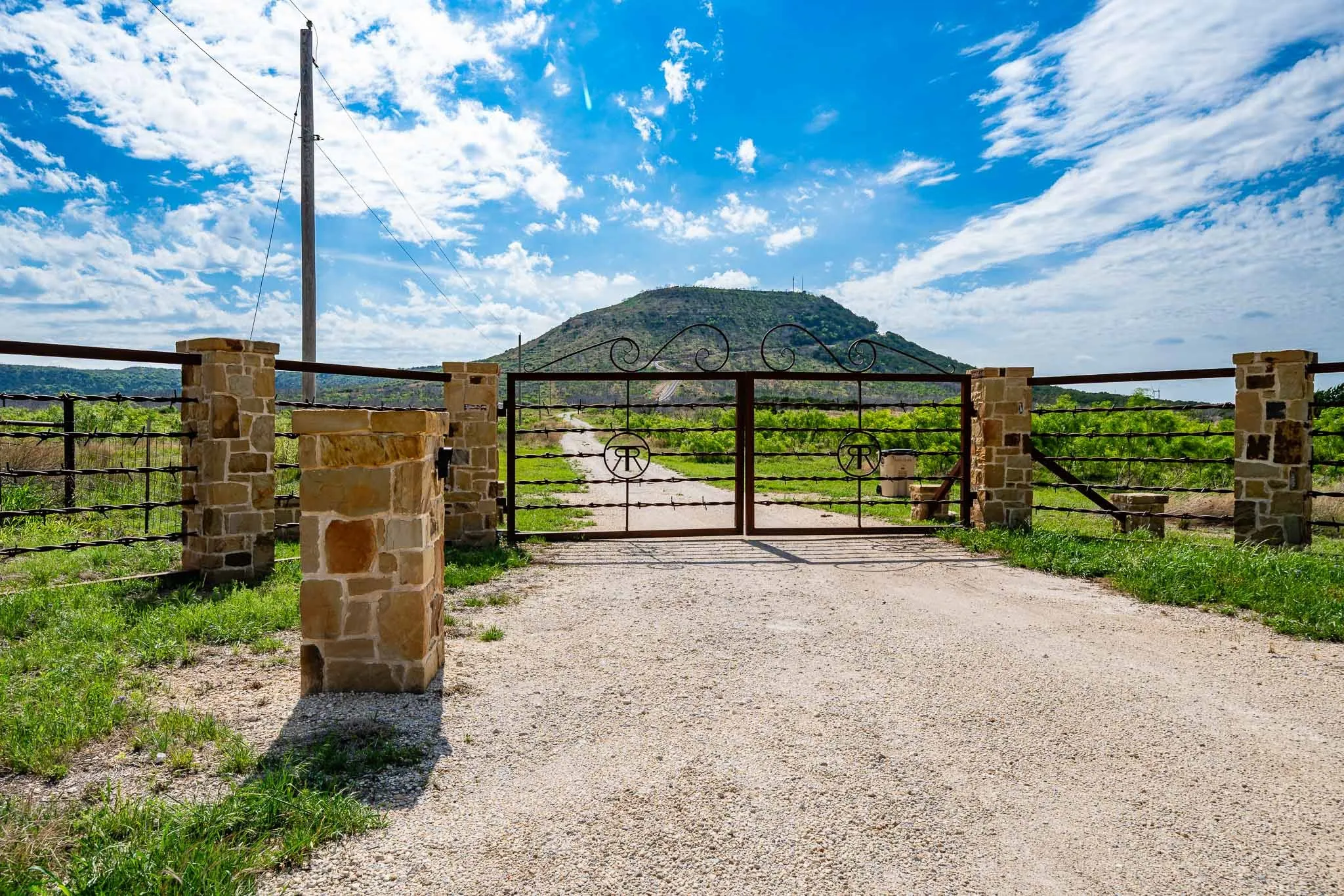 Single Family Residence For Sale in Taylor County , 1032 Braune Road, Abilene, Texas 79603, 3 Bedroom, 3 Bathroom, 3 Garage spaces, 2,922 Sqft, built in 2019, mls#21373815, Real Estate Agent in Abilene, Homes For Sale in Taylor county, Homes For Sale in Abilene, Realtor in Abilene Texas, Real Estate Brokerage Independent Realty Texas, Luminita Cordes Realtor
