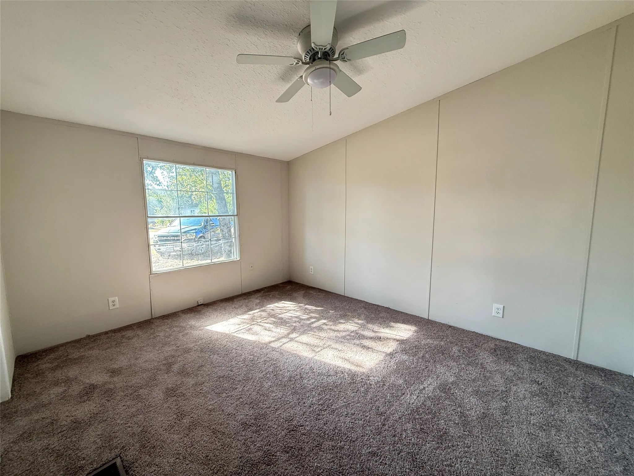 Manufactured Home For Sale in Hunt County , 303 Horseman S Road, Greenville, Texas 75401, 3 Bedroom, 2 Bathroom, Garage spaces, 2,128 Sqft, built in 1996, mls#21373771, Real Estate Agent in Greenville, Homes For Sale in Hunt county, Homes For Sale in Greenville, Realtor in Greenville Texas, Real Estate Brokerage Independent Realty Texas, Luminita Cordes Realtor