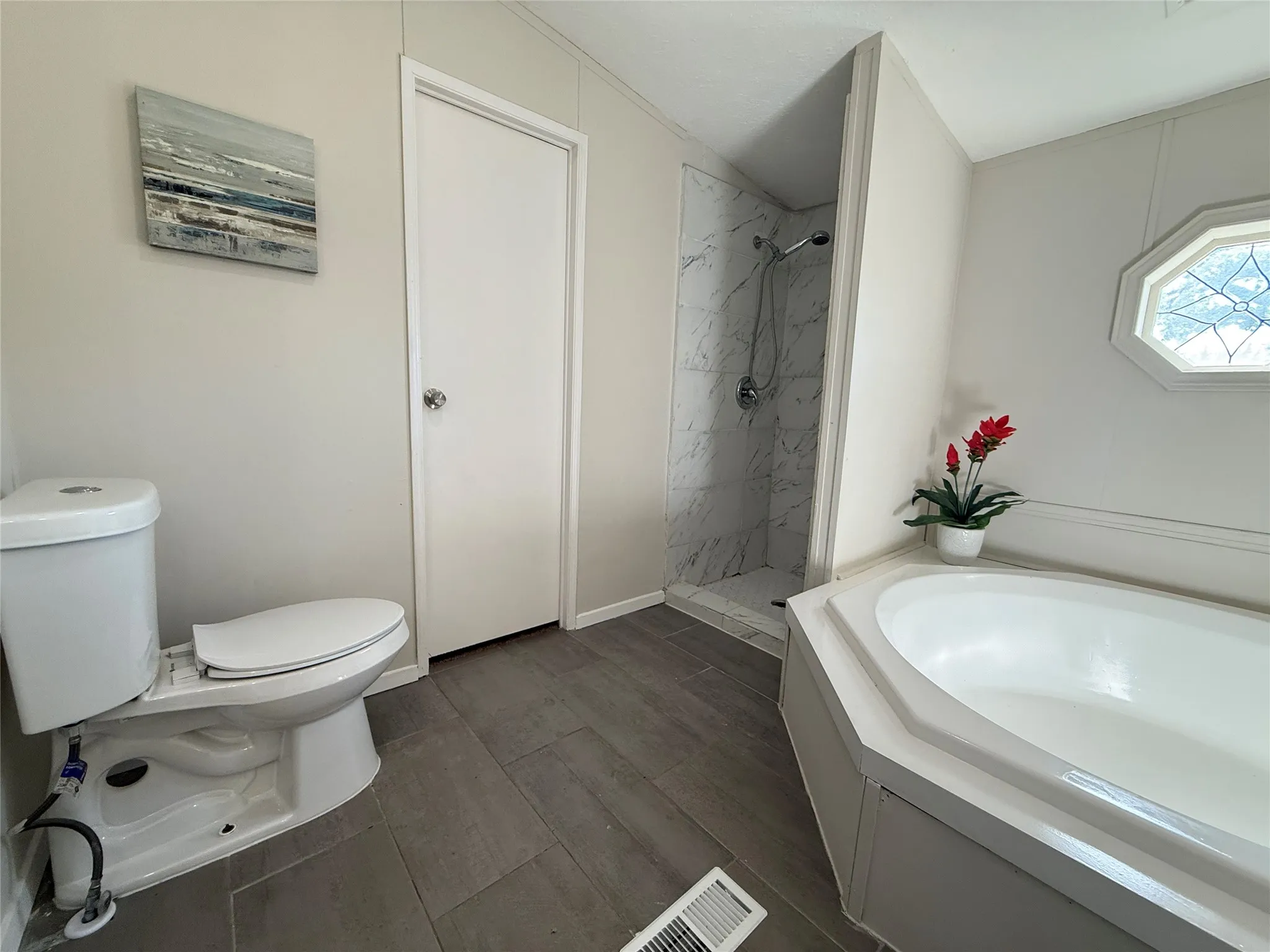 Manufactured Home For Sale in Hunt County , 303 Horseman S Road, Greenville, Texas 75401, 3 Bedroom, 2 Bathroom, Garage spaces, 2,128 Sqft, built in 1996, mls#21373771, Real Estate Agent in Greenville, Homes For Sale in Hunt county, Homes For Sale in Greenville, Realtor in Greenville Texas, Real Estate Brokerage Independent Realty Texas, Luminita Cordes Realtor