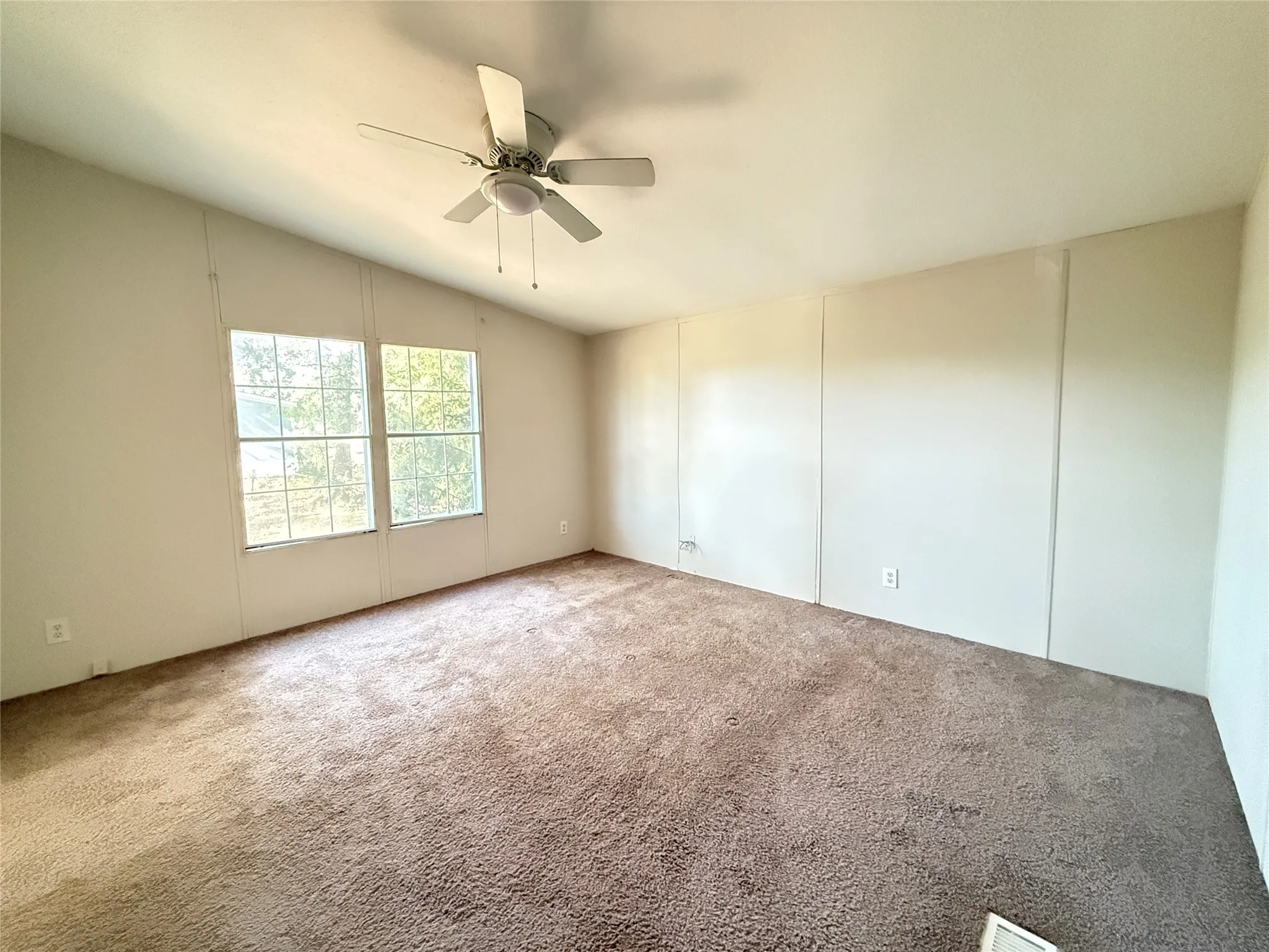 Manufactured Home For Sale in Hunt County , 303 Horseman S Road, Greenville, Texas 75401, 3 Bedroom, 2 Bathroom, Garage spaces, 2,128 Sqft, built in 1996, mls#21373771, Real Estate Agent in Greenville, Homes For Sale in Hunt county, Homes For Sale in Greenville, Realtor in Greenville Texas, Real Estate Brokerage Independent Realty Texas, Luminita Cordes Realtor