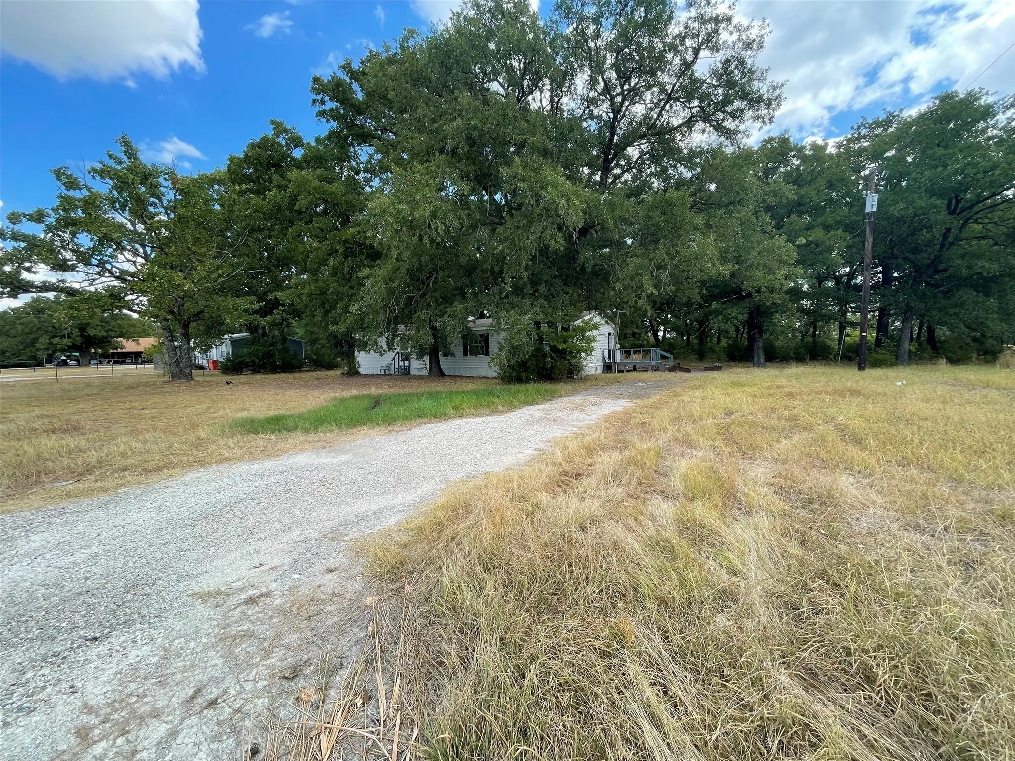 Manufactured Home For Sale in Hunt County , 303 Horseman S Road, Greenville, Texas 75401, 3 Bedroom, 2 Bathroom, Garage spaces, 2,128 Sqft, built in 1996, mls#21373771, Real Estate Agent in Greenville, Homes For Sale in Hunt county, Homes For Sale in Greenville, Realtor in Greenville Texas, Real Estate Brokerage Independent Realty Texas, Luminita Cordes Realtor