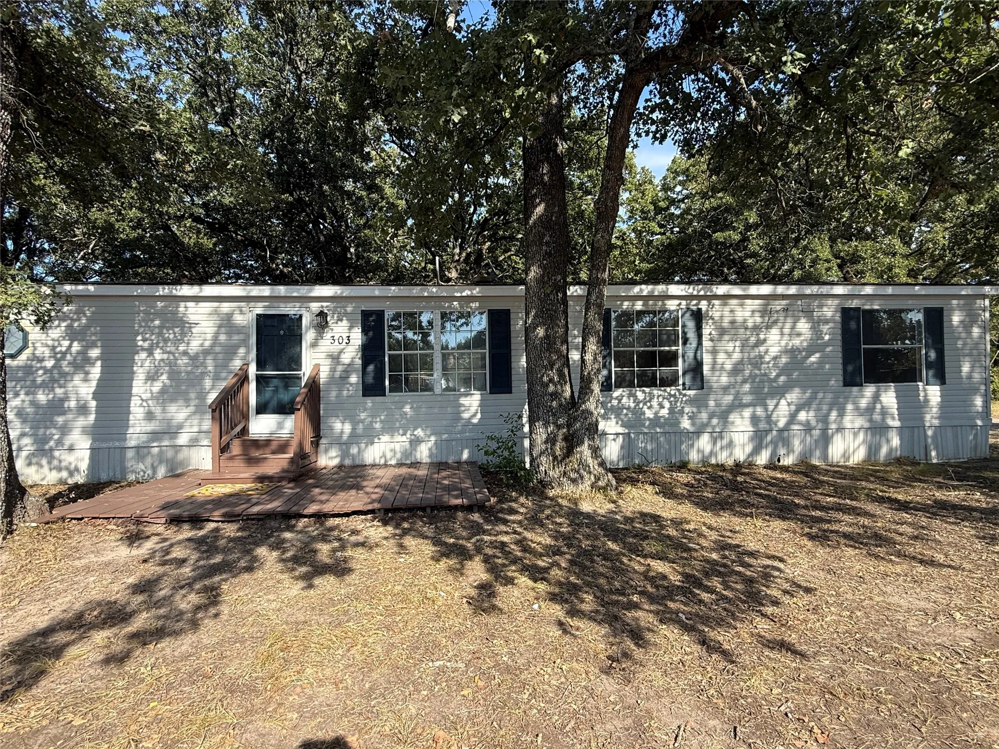 Manufactured Home For Sale in Hunt County , 303 Horseman S Road, Greenville, Texas 75401, 3 Bedroom, 2 Bathroom, Garage spaces, 2,128 Sqft, built in 1996, mls#21373771, Real Estate Agent in Greenville, Homes For Sale in Hunt county, Homes For Sale in Greenville, Realtor in Greenville Texas, Real Estate Brokerage Independent Realty Texas, Luminita Cordes Realtor