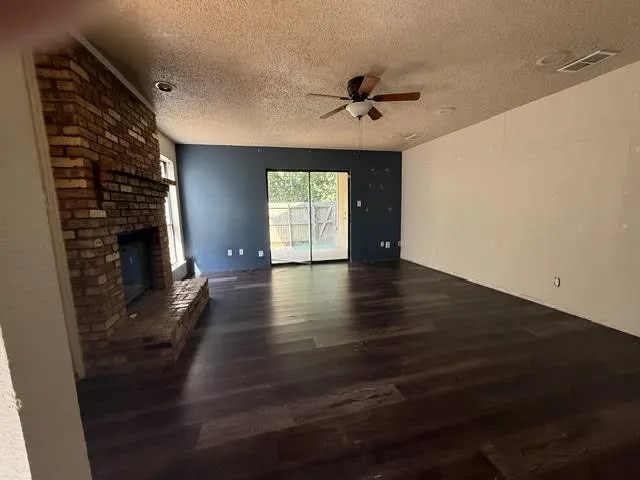 Townhouse For Sale in Rockwall County , 406 S Fannin Street D, Rockwall, Texas 75087, 2 Bedroom, 2 Bathroom, Garage spaces, 1,434 Sqft, built in 1983, mls#21373687, Real Estate Agent in Rockwall, Homes For Sale in Rockwall county, Homes For Sale in Rockwall, Realtor in Rockwall Texas, Real Estate Brokerage Independent Realty Texas, Luminita Cordes Realtor