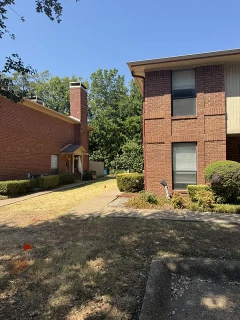 Townhouse For Sale in Rockwall County , 406 S Fannin Street D, Rockwall, Texas 75087, 2 Bedroom, 2 Bathroom, Garage spaces, 1,434 Sqft, built in 1983, mls#21373687, Real Estate Agent in Rockwall, Homes For Sale in Rockwall county, Homes For Sale in Rockwall, Realtor in Rockwall Texas, Real Estate Brokerage Independent Realty Texas, Luminita Cordes Realtor