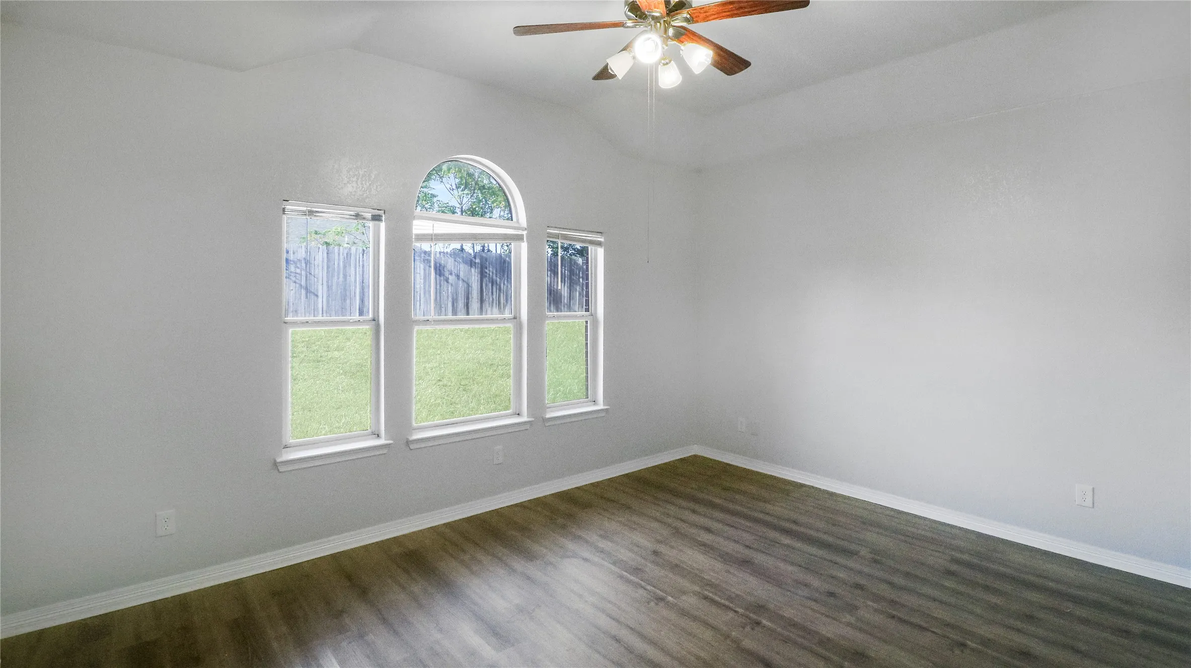 Single Family Residence For Sale in Ellis County , 3401 Newgate Street, Midlothian, Texas 76065, 3 Bedroom, 3 Bathroom, 2 Garage spaces, 2,390 Sqft, built in 2003, mls#21373810, Real Estate Agent in Midlothian, Homes For Sale in Ellis county, Homes For Sale in Midlothian, Realtor in Midlothian Texas, Real Estate Brokerage Independent Realty Texas, Luminita Cordes Realtor