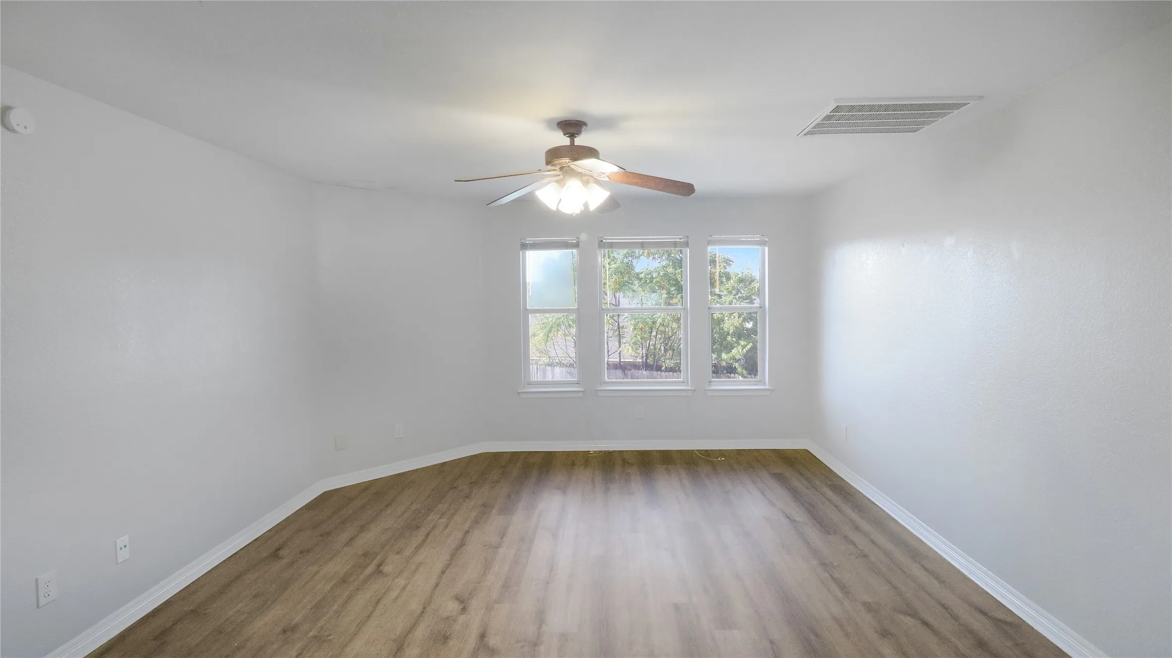 Single Family Residence For Sale in Ellis County , 3401 Newgate Street, Midlothian, Texas 76065, 3 Bedroom, 3 Bathroom, 2 Garage spaces, 2,390 Sqft, built in 2003, mls#21373810, Real Estate Agent in Midlothian, Homes For Sale in Ellis county, Homes For Sale in Midlothian, Realtor in Midlothian Texas, Real Estate Brokerage Independent Realty Texas, Luminita Cordes Realtor