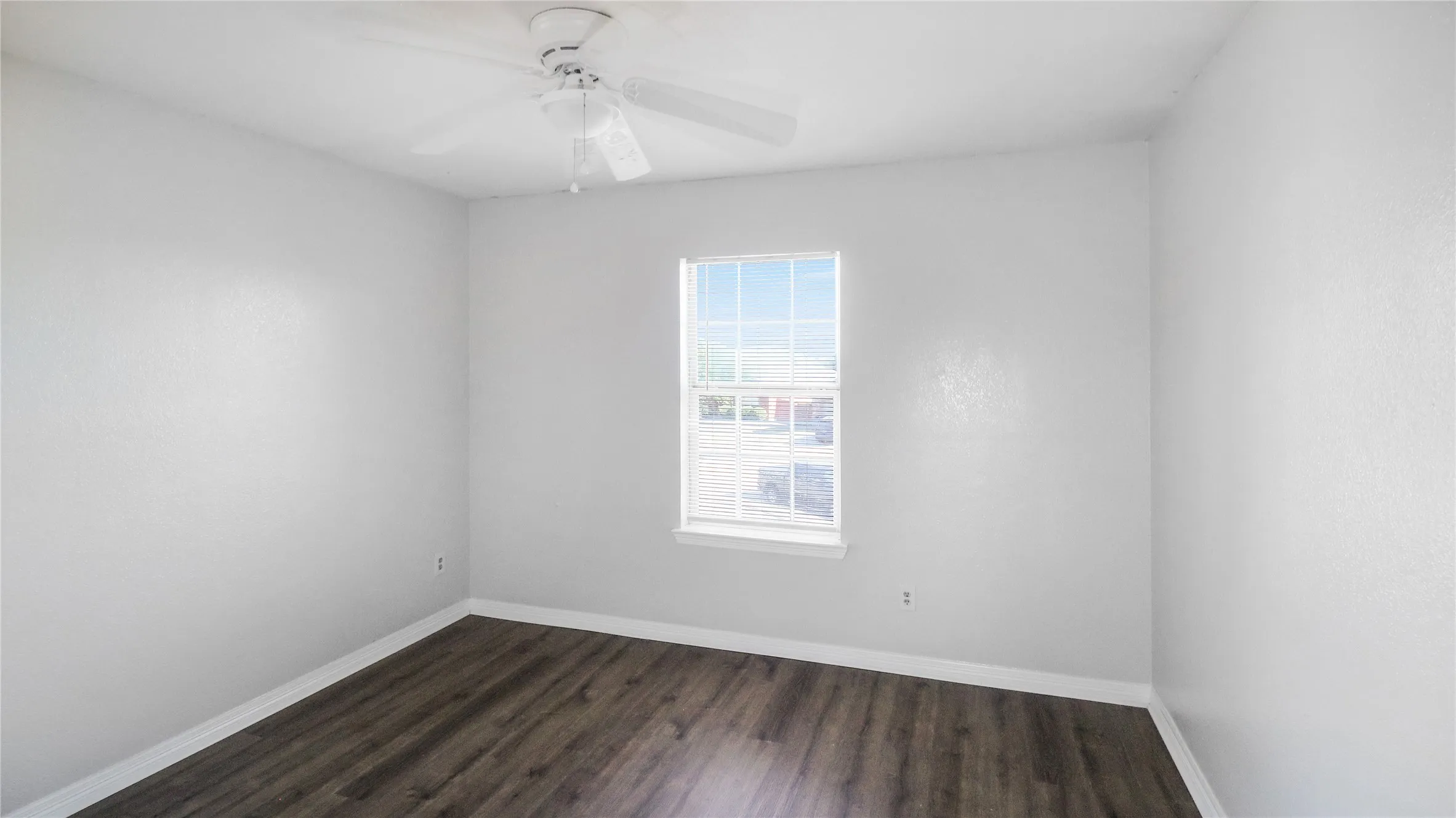 Single Family Residence For Sale in Ellis County , 3401 Newgate Street, Midlothian, Texas 76065, 3 Bedroom, 3 Bathroom, 2 Garage spaces, 2,390 Sqft, built in 2003, mls#21373810, Real Estate Agent in Midlothian, Homes For Sale in Ellis county, Homes For Sale in Midlothian, Realtor in Midlothian Texas, Real Estate Brokerage Independent Realty Texas, Luminita Cordes Realtor