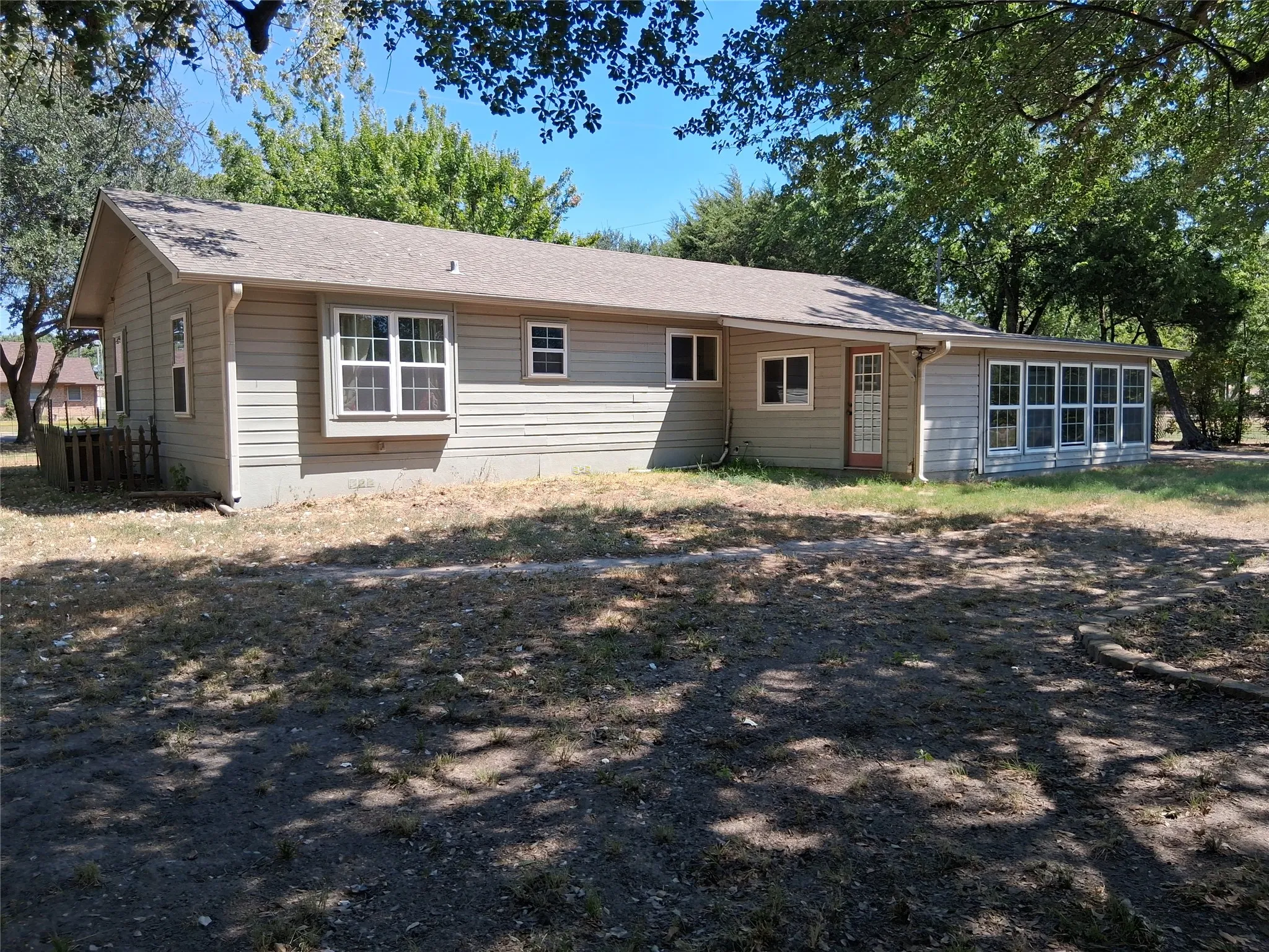 Single Family Residence For Sale in Hunt County , 2619 Charity Road, Commerce, Texas 75428, 3 Bedroom, 1 Bathroom, Garage spaces, 1,988 Sqft, built in 1968, mls#21366623, Real Estate Agent in Commerce, Homes For Sale in Hunt county, Homes For Sale in Commerce, Realtor in Commerce Texas, Real Estate Brokerage Independent Realty Texas, Luminita Cordes Realtor