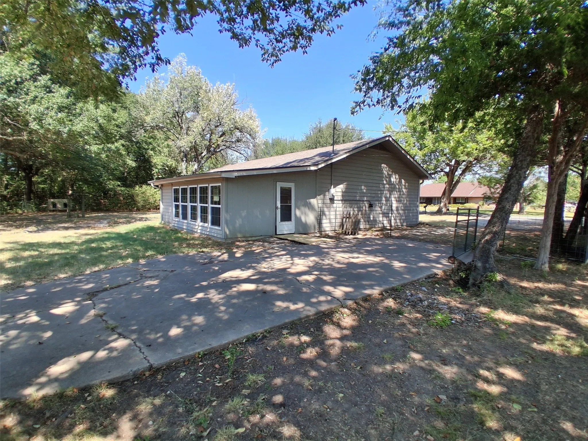 Single Family Residence For Sale in Hunt County , 2619 Charity Road, Commerce, Texas 75428, 3 Bedroom, 1 Bathroom, Garage spaces, 1,988 Sqft, built in 1968, mls#21366623, Real Estate Agent in Commerce, Homes For Sale in Hunt county, Homes For Sale in Commerce, Realtor in Commerce Texas, Real Estate Brokerage Independent Realty Texas, Luminita Cordes Realtor