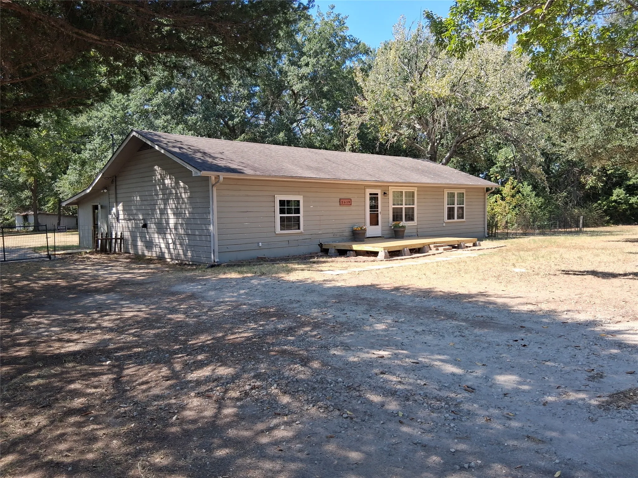 Single Family Residence For Sale in Hunt County , 2619 Charity Road, Commerce, Texas 75428, 3 Bedroom, 1 Bathroom, Garage spaces, 1,988 Sqft, built in 1968, mls#21366623, Real Estate Agent in Commerce, Homes For Sale in Hunt county, Homes For Sale in Commerce, Realtor in Commerce Texas, Real Estate Brokerage Independent Realty Texas, Luminita Cordes Realtor