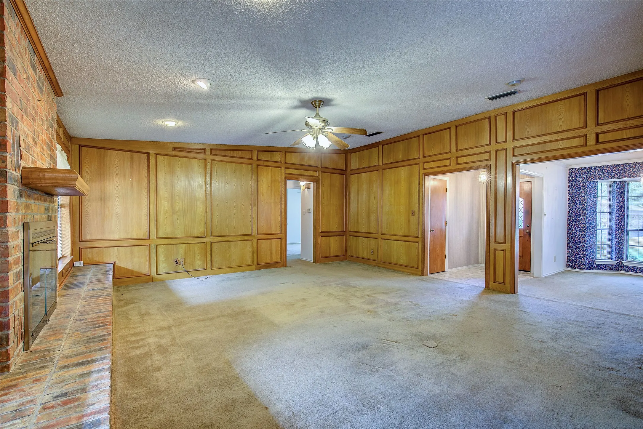 Single Family Residence For Sale in Hunt County , 5027 Lacy Lane, Greenville, Texas 75402, 3 Bedroom, 2 Bathroom, 2 Garage spaces, 1,806 Sqft, built in 1978, mls#21372830, Real Estate Agent in Greenville, Homes For Sale in Hunt county, Homes For Sale in Greenville, Realtor in Greenville Texas, Real Estate Brokerage Independent Realty Texas, Luminita Cordes Realtor