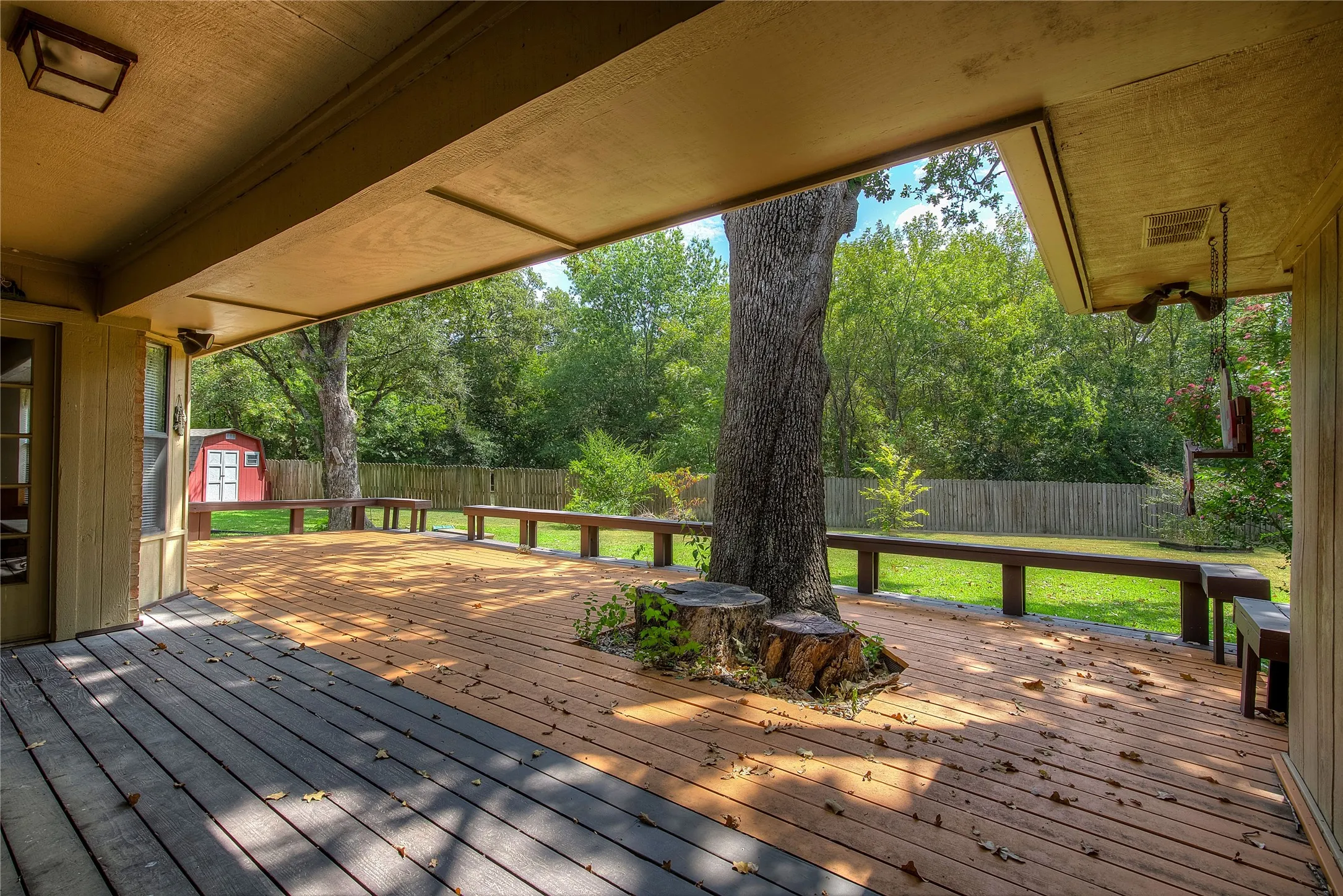 Single Family Residence For Sale in Hunt County , 5027 Lacy Lane, Greenville, Texas 75402, 3 Bedroom, 2 Bathroom, 2 Garage spaces, 1,806 Sqft, built in 1978, mls#21372830, Real Estate Agent in Greenville, Homes For Sale in Hunt county, Homes For Sale in Greenville, Realtor in Greenville Texas, Real Estate Brokerage Independent Realty Texas, Luminita Cordes Realtor