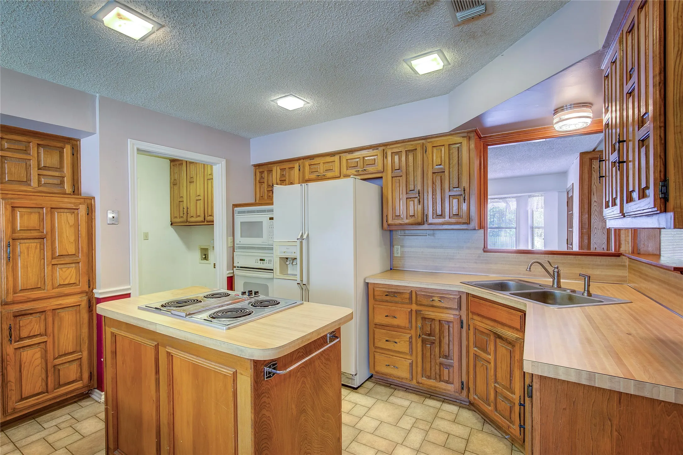 Single Family Residence For Sale in Hunt County , 5027 Lacy Lane, Greenville, Texas 75402, 3 Bedroom, 2 Bathroom, 2 Garage spaces, 1,806 Sqft, built in 1978, mls#21372830, Real Estate Agent in Greenville, Homes For Sale in Hunt county, Homes For Sale in Greenville, Realtor in Greenville Texas, Real Estate Brokerage Independent Realty Texas, Luminita Cordes Realtor
