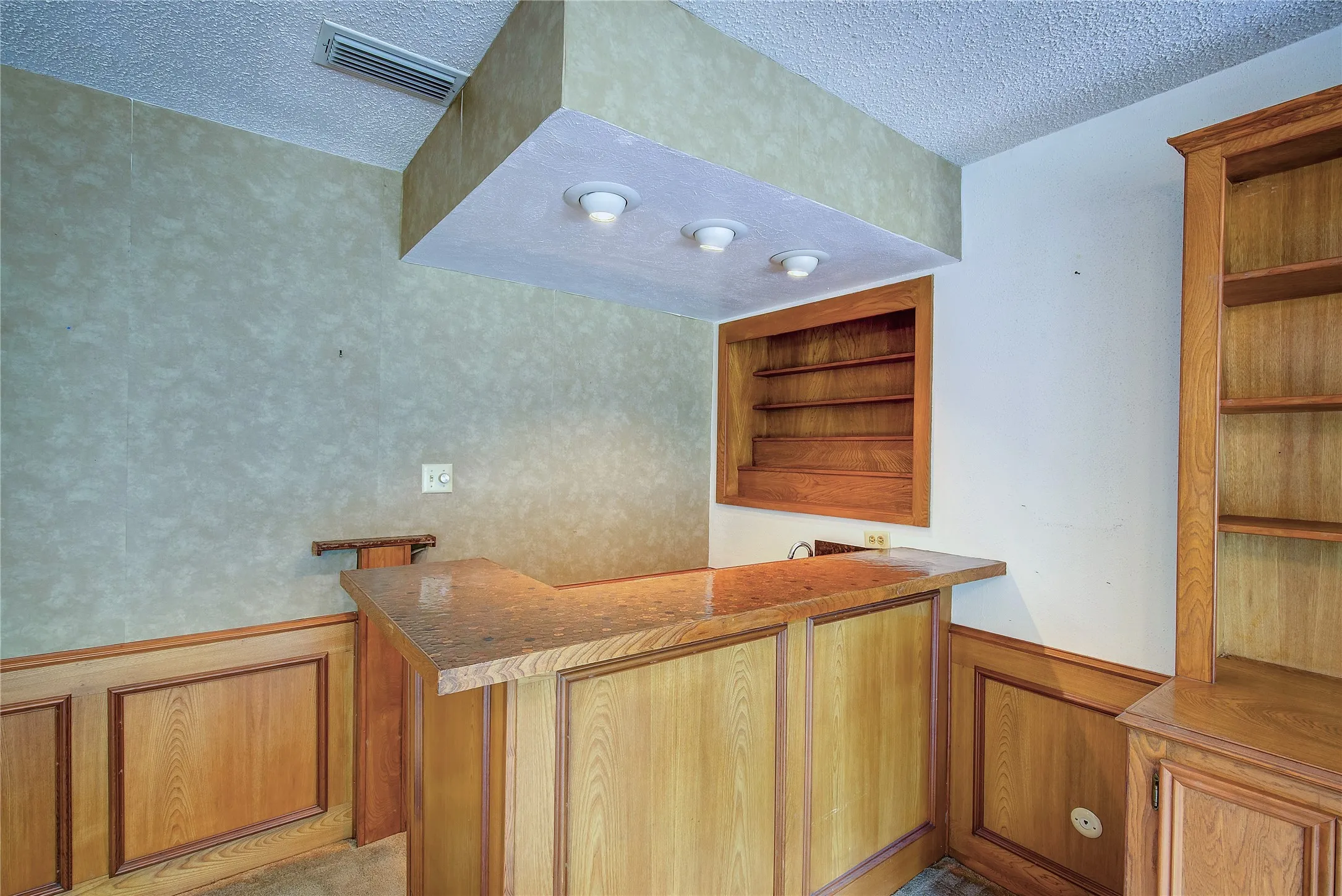 Single Family Residence For Sale in Hunt County , 5027 Lacy Lane, Greenville, Texas 75402, 3 Bedroom, 2 Bathroom, 2 Garage spaces, 1,806 Sqft, built in 1978, mls#21372830, Real Estate Agent in Greenville, Homes For Sale in Hunt county, Homes For Sale in Greenville, Realtor in Greenville Texas, Real Estate Brokerage Independent Realty Texas, Luminita Cordes Realtor