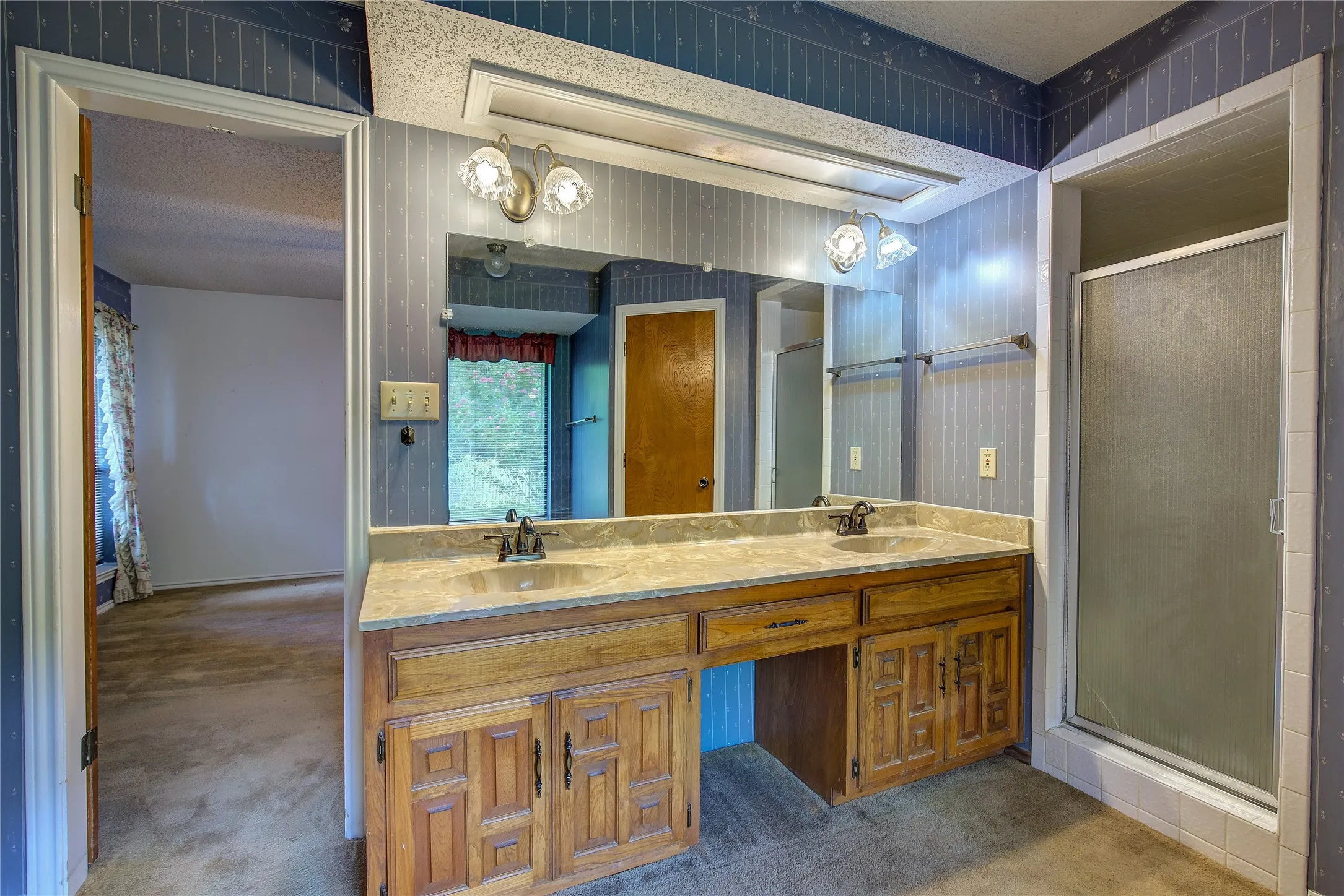 Single Family Residence For Sale in Hunt County , 5027 Lacy Lane, Greenville, Texas 75402, 3 Bedroom, 2 Bathroom, 2 Garage spaces, 1,806 Sqft, built in 1978, mls#21372830, Real Estate Agent in Greenville, Homes For Sale in Hunt county, Homes For Sale in Greenville, Realtor in Greenville Texas, Real Estate Brokerage Independent Realty Texas, Luminita Cordes Realtor