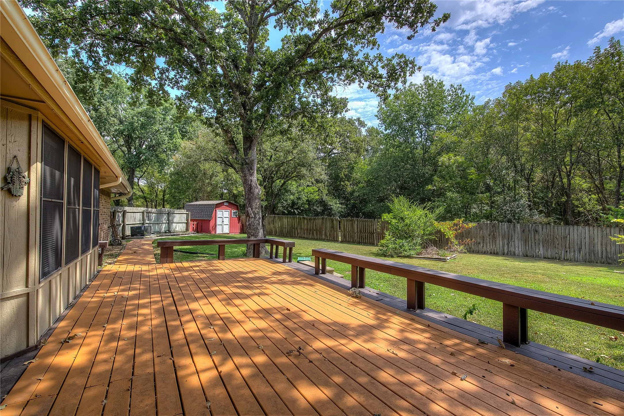 Single Family Residence For Sale in Hunt County , 5027 Lacy Lane, Greenville, Texas 75402, 3 Bedroom, 2 Bathroom, 2 Garage spaces, 1,806 Sqft, built in 1978, mls#21372830, Real Estate Agent in Greenville, Homes For Sale in Hunt county, Homes For Sale in Greenville, Realtor in Greenville Texas, Real Estate Brokerage Independent Realty Texas, Luminita Cordes Realtor