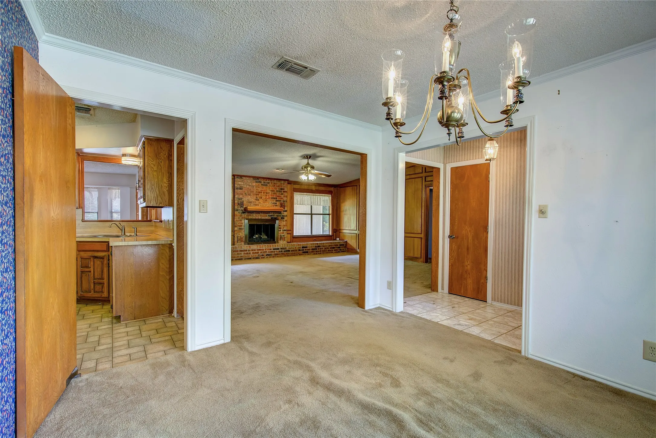 Single Family Residence For Sale in Hunt County , 5027 Lacy Lane, Greenville, Texas 75402, 3 Bedroom, 2 Bathroom, 2 Garage spaces, 1,806 Sqft, built in 1978, mls#21372830, Real Estate Agent in Greenville, Homes For Sale in Hunt county, Homes For Sale in Greenville, Realtor in Greenville Texas, Real Estate Brokerage Independent Realty Texas, Luminita Cordes Realtor