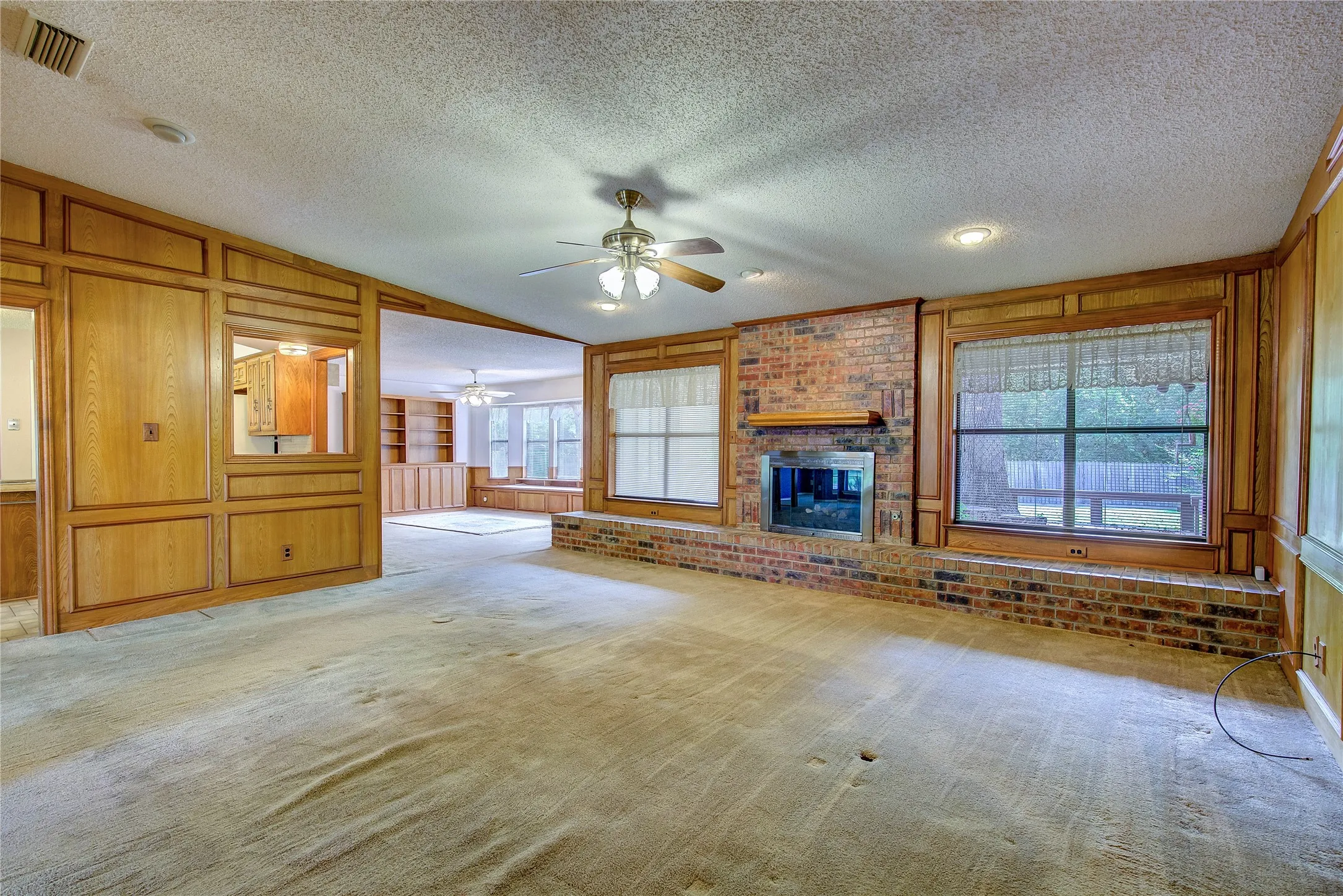 Single Family Residence For Sale in Hunt County , 5027 Lacy Lane, Greenville, Texas 75402, 3 Bedroom, 2 Bathroom, 2 Garage spaces, 1,806 Sqft, built in 1978, mls#21372830, Real Estate Agent in Greenville, Homes For Sale in Hunt county, Homes For Sale in Greenville, Realtor in Greenville Texas, Real Estate Brokerage Independent Realty Texas, Luminita Cordes Realtor