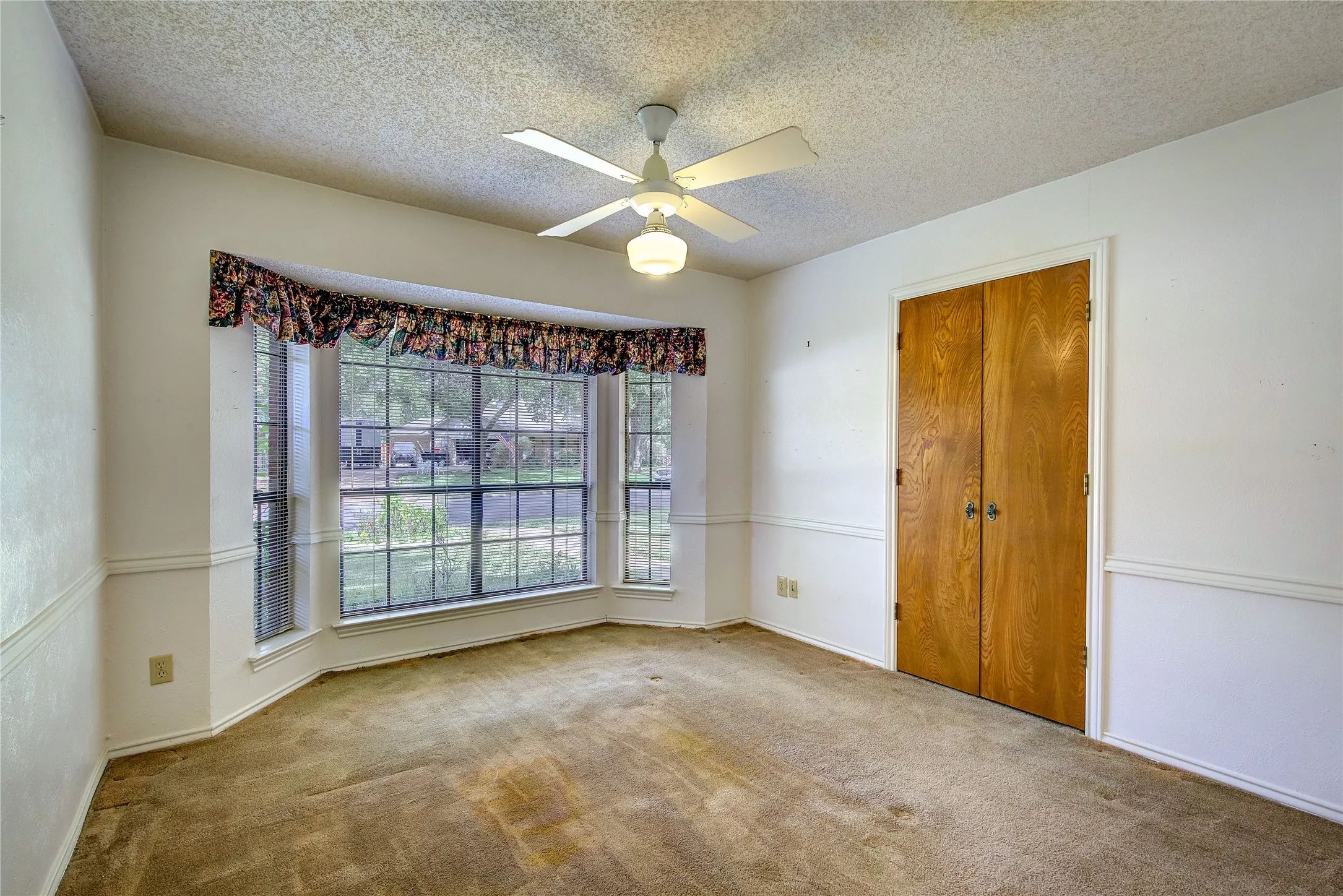 Single Family Residence For Sale in Hunt County , 5027 Lacy Lane, Greenville, Texas 75402, 3 Bedroom, 2 Bathroom, 2 Garage spaces, 1,806 Sqft, built in 1978, mls#21372830, Real Estate Agent in Greenville, Homes For Sale in Hunt county, Homes For Sale in Greenville, Realtor in Greenville Texas, Real Estate Brokerage Independent Realty Texas, Luminita Cordes Realtor