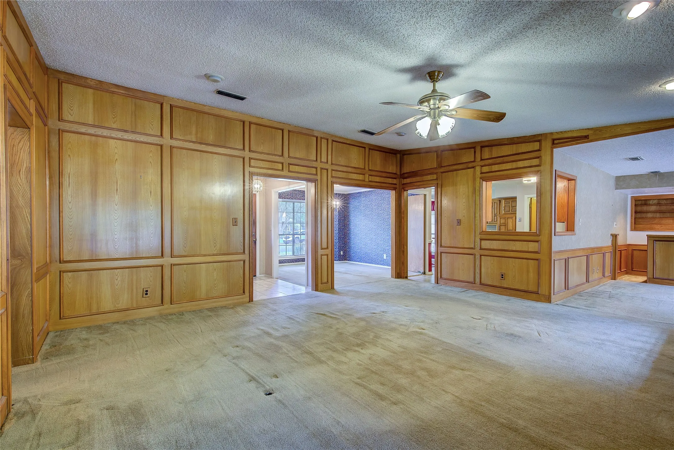 Single Family Residence For Sale in Hunt County , 5027 Lacy Lane, Greenville, Texas 75402, 3 Bedroom, 2 Bathroom, 2 Garage spaces, 1,806 Sqft, built in 1978, mls#21372830, Real Estate Agent in Greenville, Homes For Sale in Hunt county, Homes For Sale in Greenville, Realtor in Greenville Texas, Real Estate Brokerage Independent Realty Texas, Luminita Cordes Realtor