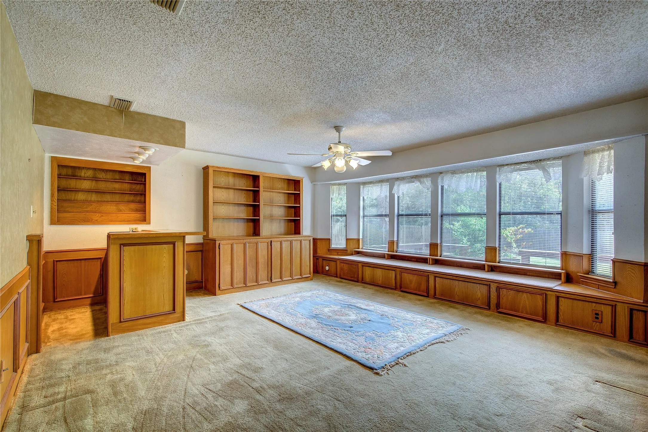 Single Family Residence For Sale in Hunt County , 5027 Lacy Lane, Greenville, Texas 75402, 3 Bedroom, 2 Bathroom, 2 Garage spaces, 1,806 Sqft, built in 1978, mls#21372830, Real Estate Agent in Greenville, Homes For Sale in Hunt county, Homes For Sale in Greenville, Realtor in Greenville Texas, Real Estate Brokerage Independent Realty Texas, Luminita Cordes Realtor