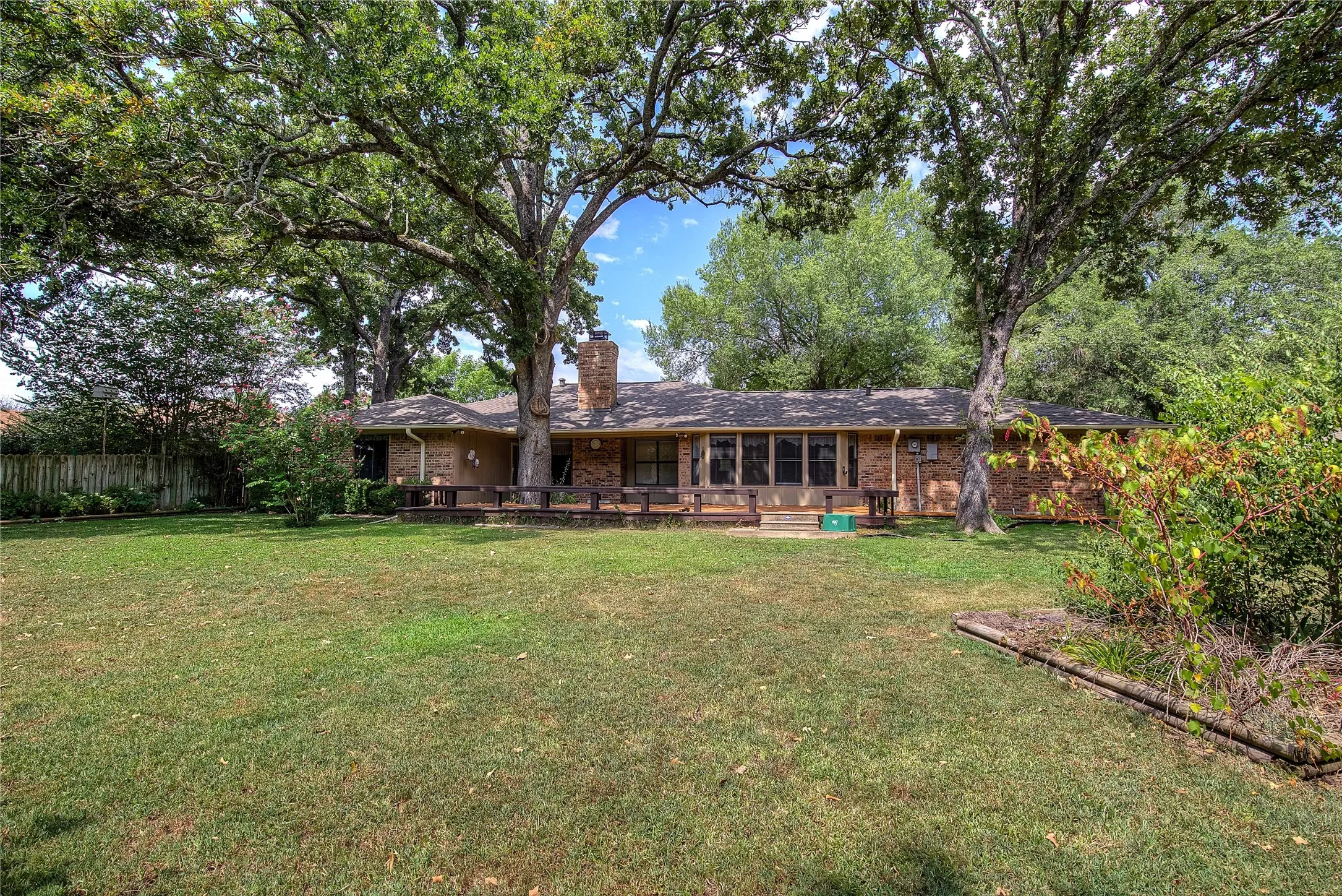Single Family Residence For Sale in Hunt County , 5027 Lacy Lane, Greenville, Texas 75402, 3 Bedroom, 2 Bathroom, 2 Garage spaces, 1,806 Sqft, built in 1978, mls#21372830, Real Estate Agent in Greenville, Homes For Sale in Hunt county, Homes For Sale in Greenville, Realtor in Greenville Texas, Real Estate Brokerage Independent Realty Texas, Luminita Cordes Realtor