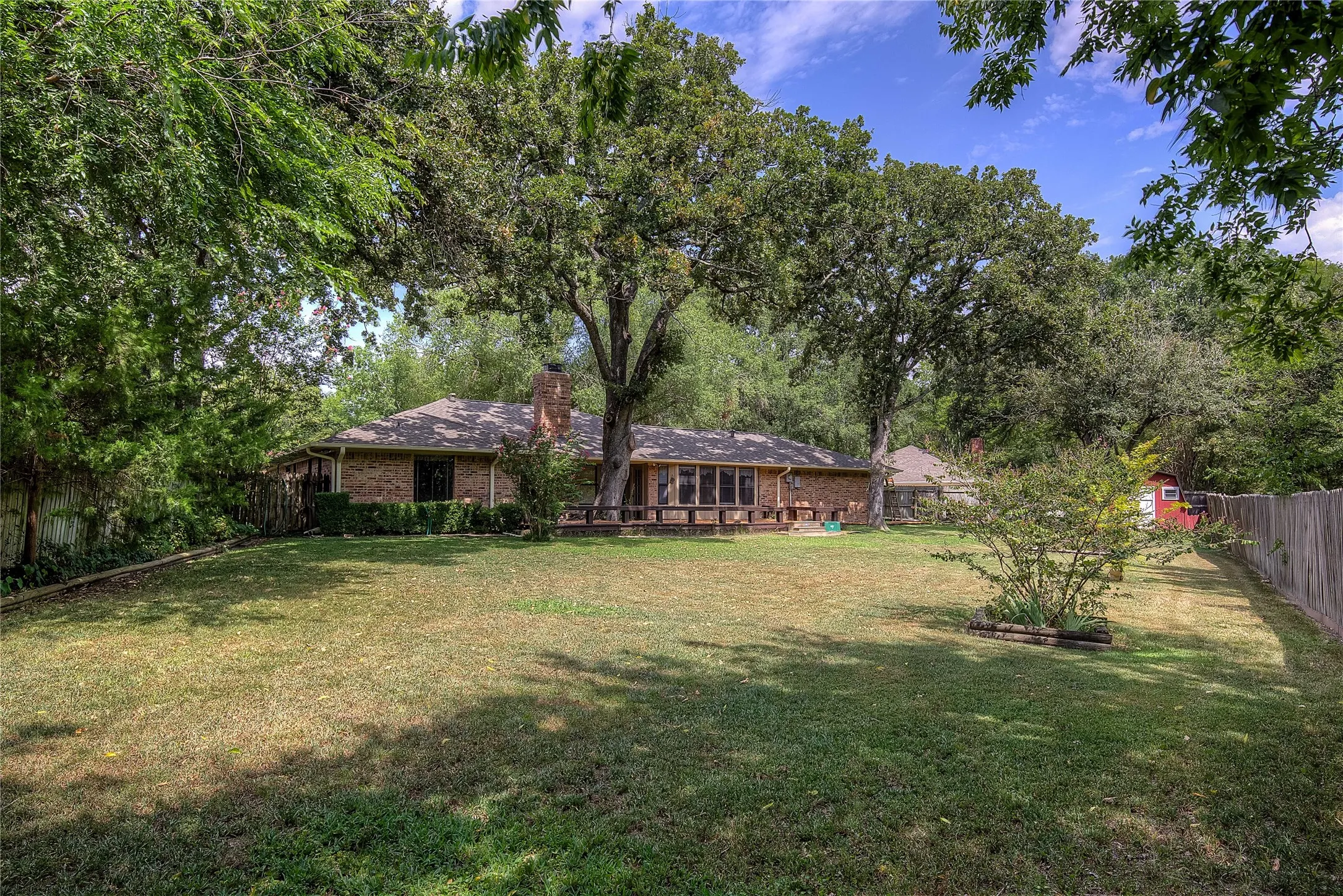 Single Family Residence For Sale in Hunt County , 5027 Lacy Lane, Greenville, Texas 75402, 3 Bedroom, 2 Bathroom, 2 Garage spaces, 1,806 Sqft, built in 1978, mls#21372830, Real Estate Agent in Greenville, Homes For Sale in Hunt county, Homes For Sale in Greenville, Realtor in Greenville Texas, Real Estate Brokerage Independent Realty Texas, Luminita Cordes Realtor