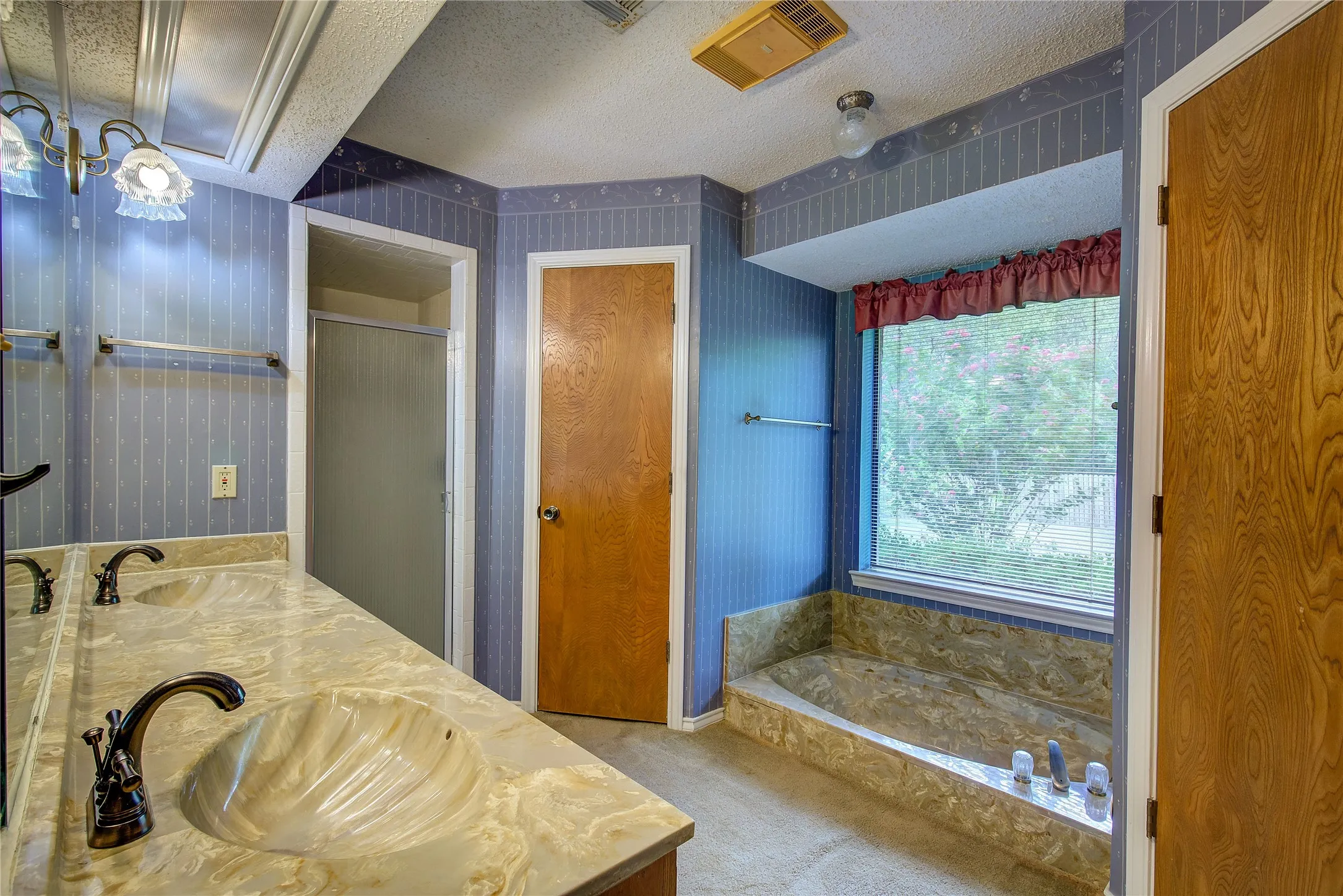 Single Family Residence For Sale in Hunt County , 5027 Lacy Lane, Greenville, Texas 75402, 3 Bedroom, 2 Bathroom, 2 Garage spaces, 1,806 Sqft, built in 1978, mls#21372830, Real Estate Agent in Greenville, Homes For Sale in Hunt county, Homes For Sale in Greenville, Realtor in Greenville Texas, Real Estate Brokerage Independent Realty Texas, Luminita Cordes Realtor