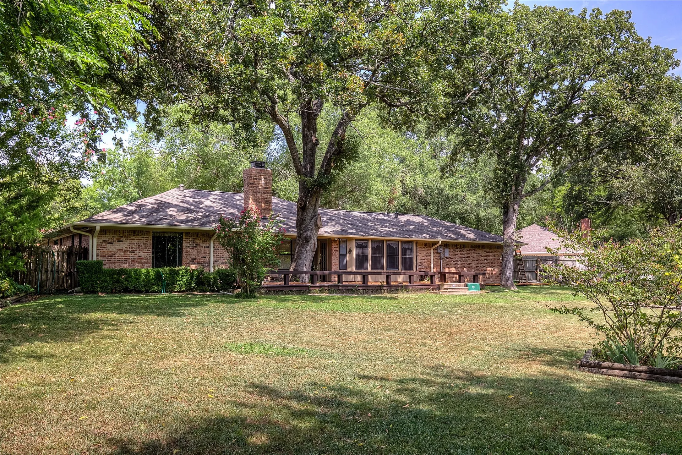 Single Family Residence For Sale in Hunt County , 5027 Lacy Lane, Greenville, Texas 75402, 3 Bedroom, 2 Bathroom, 2 Garage spaces, 1,806 Sqft, built in 1978, mls#21372830, Real Estate Agent in Greenville, Homes For Sale in Hunt county, Homes For Sale in Greenville, Realtor in Greenville Texas, Real Estate Brokerage Independent Realty Texas, Luminita Cordes Realtor