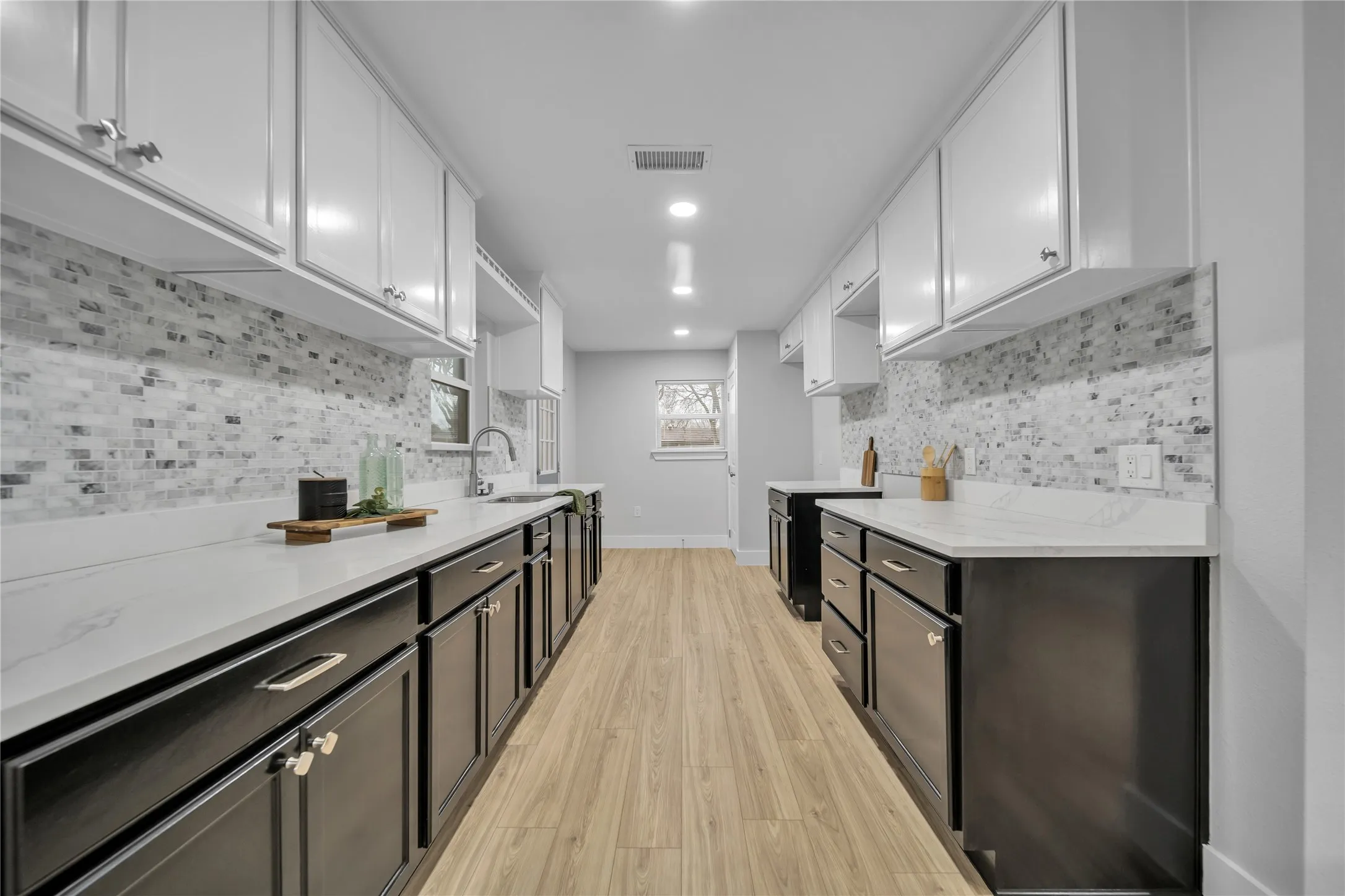 Single Family Residence For Sale in Dallas County , 1213 Bowie Street, Garland, Texas 75040, 3 Bedroom, 2 Bathroom, Garage spaces, 1,500 Sqft, built in 1963, mls#21373659, Real Estate Agent in Garland, Homes For Sale in Dallas county, Homes For Sale in Garland, Realtor in Garland Texas, Real Estate Brokerage Independent Realty Texas, Luminita Cordes Realtor