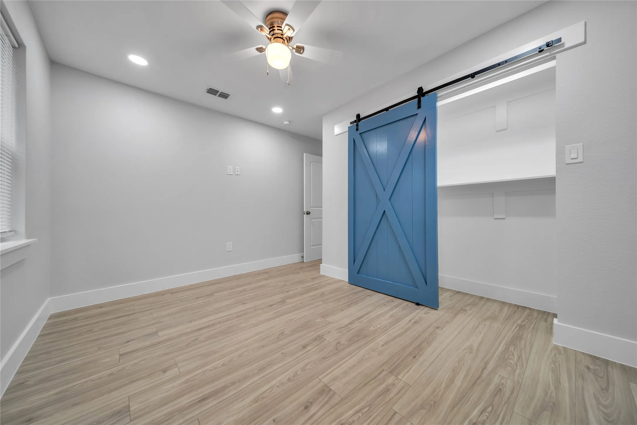 Single Family Residence For Sale in Dallas County , 1213 Bowie Street, Garland, Texas 75040, 3 Bedroom, 2 Bathroom, Garage spaces, 1,500 Sqft, built in 1963, mls#21373659, Real Estate Agent in Garland, Homes For Sale in Dallas county, Homes For Sale in Garland, Realtor in Garland Texas, Real Estate Brokerage Independent Realty Texas, Luminita Cordes Realtor
