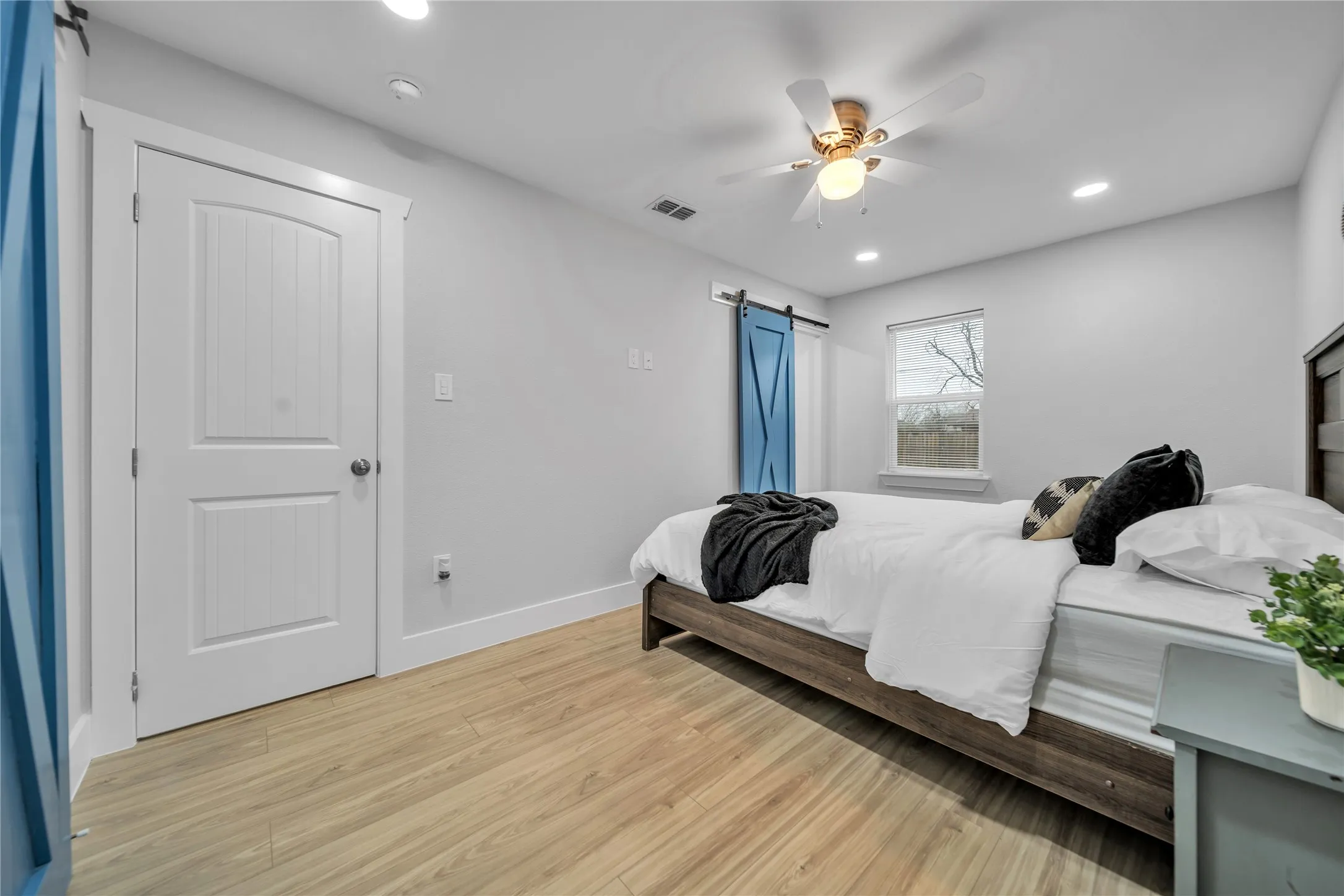 Single Family Residence For Sale in Dallas County , 1213 Bowie Street, Garland, Texas 75040, 3 Bedroom, 2 Bathroom, Garage spaces, 1,500 Sqft, built in 1963, mls#21373659, Real Estate Agent in Garland, Homes For Sale in Dallas county, Homes For Sale in Garland, Realtor in Garland Texas, Real Estate Brokerage Independent Realty Texas, Luminita Cordes Realtor
