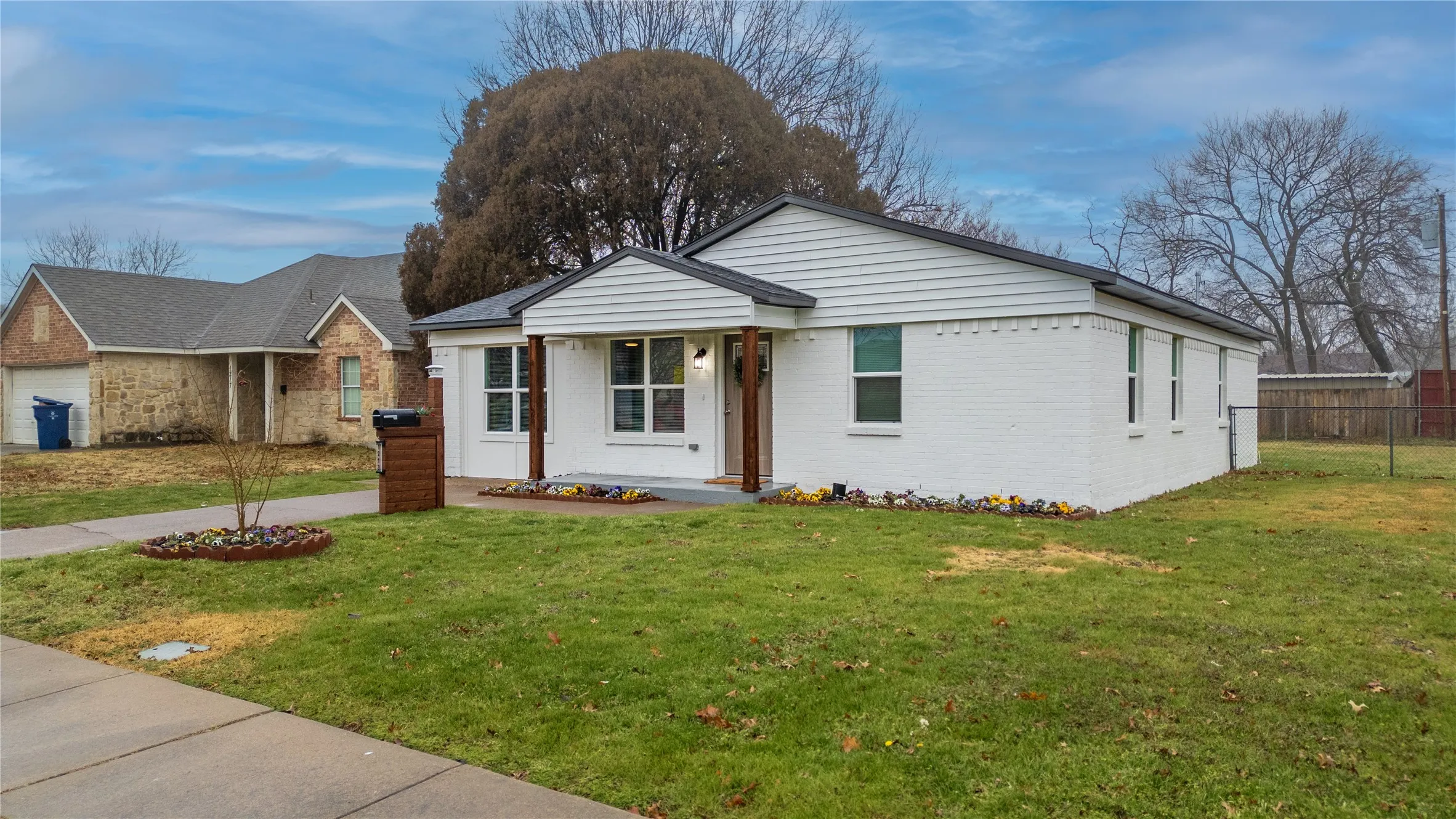 Single Family Residence For Sale in Dallas County , 1213 Bowie Street, Garland, Texas 75040, 3 Bedroom, 2 Bathroom, Garage spaces, 1,500 Sqft, built in 1963, mls#21373659, Real Estate Agent in Garland, Homes For Sale in Dallas county, Homes For Sale in Garland, Realtor in Garland Texas, Real Estate Brokerage Independent Realty Texas, Luminita Cordes Realtor