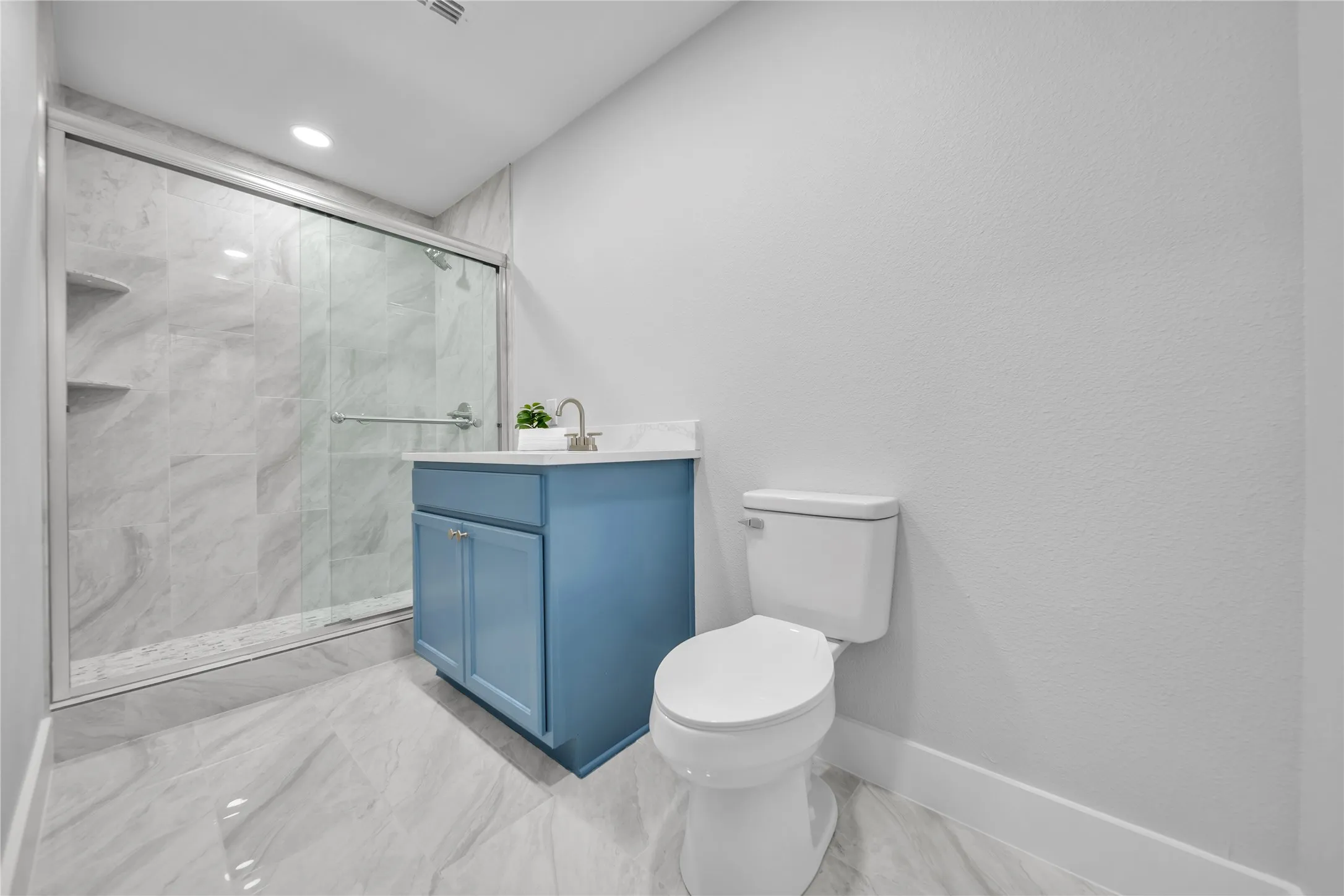 Single Family Residence For Sale in Dallas County , 1213 Bowie Street, Garland, Texas 75040, 3 Bedroom, 2 Bathroom, Garage spaces, 1,500 Sqft, built in 1963, mls#21373659, Real Estate Agent in Garland, Homes For Sale in Dallas county, Homes For Sale in Garland, Realtor in Garland Texas, Real Estate Brokerage Independent Realty Texas, Luminita Cordes Realtor