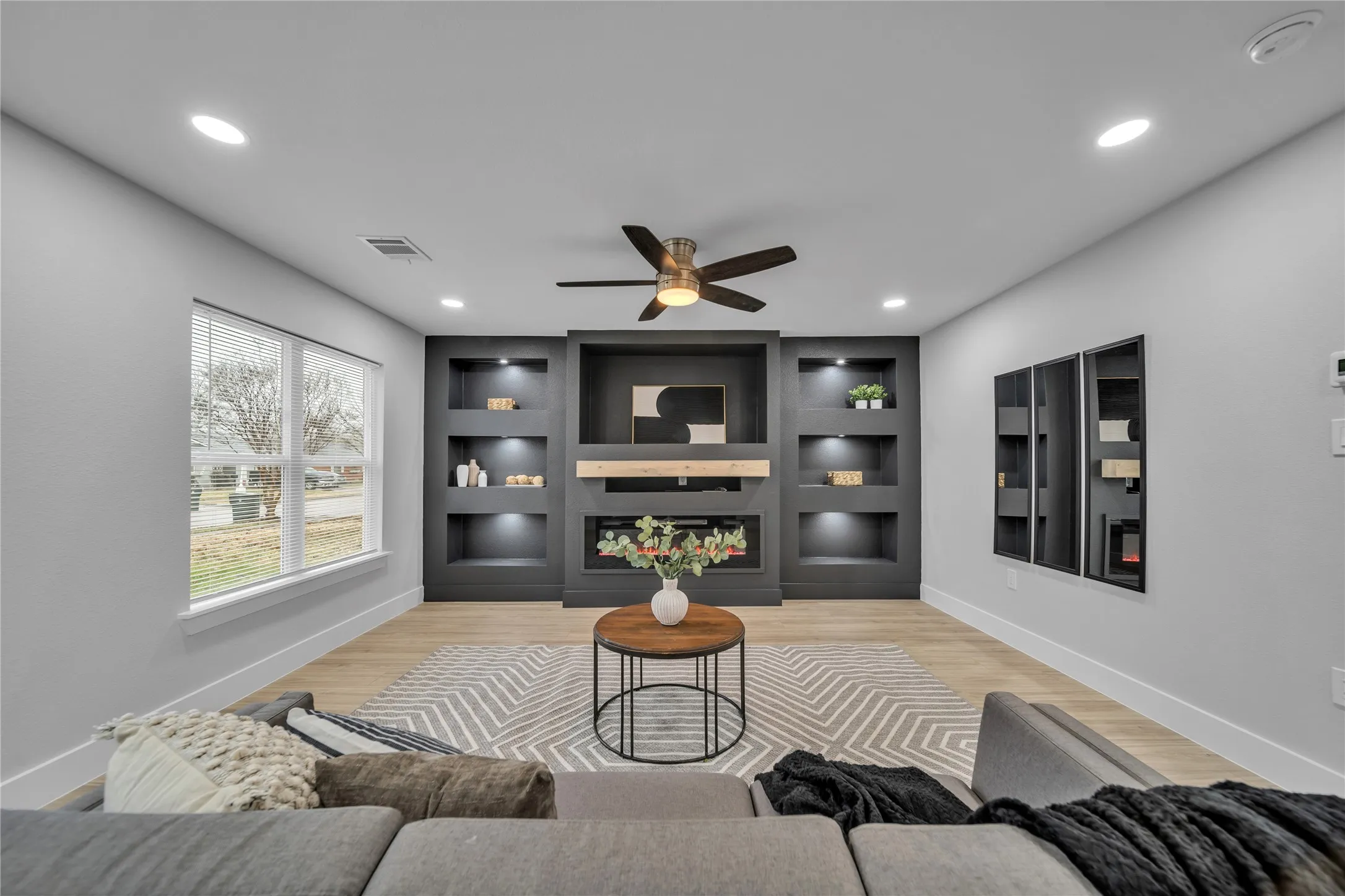 Single Family Residence For Sale in Dallas County , 1213 Bowie Street, Garland, Texas 75040, 3 Bedroom, 2 Bathroom, Garage spaces, 1,500 Sqft, built in 1963, mls#21373659, Real Estate Agent in Garland, Homes For Sale in Dallas county, Homes For Sale in Garland, Realtor in Garland Texas, Real Estate Brokerage Independent Realty Texas, Luminita Cordes Realtor