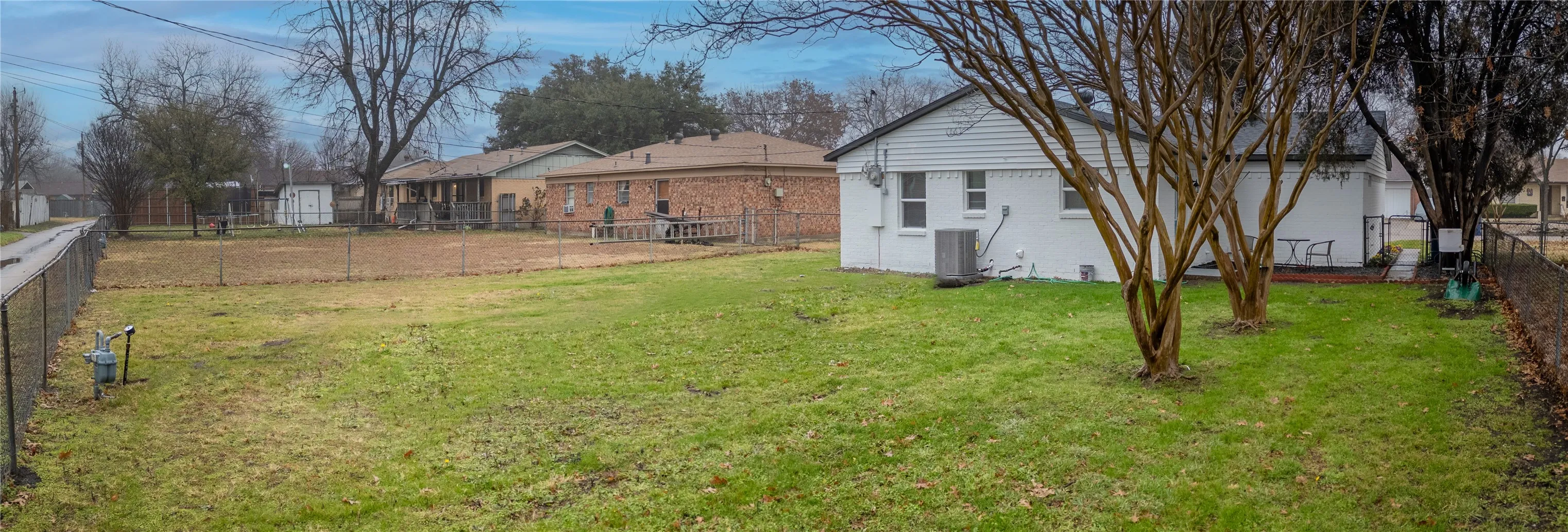 Single Family Residence For Sale in Dallas County , 1213 Bowie Street, Garland, Texas 75040, 3 Bedroom, 2 Bathroom, Garage spaces, 1,500 Sqft, built in 1963, mls#21373659, Real Estate Agent in Garland, Homes For Sale in Dallas county, Homes For Sale in Garland, Realtor in Garland Texas, Real Estate Brokerage Independent Realty Texas, Luminita Cordes Realtor